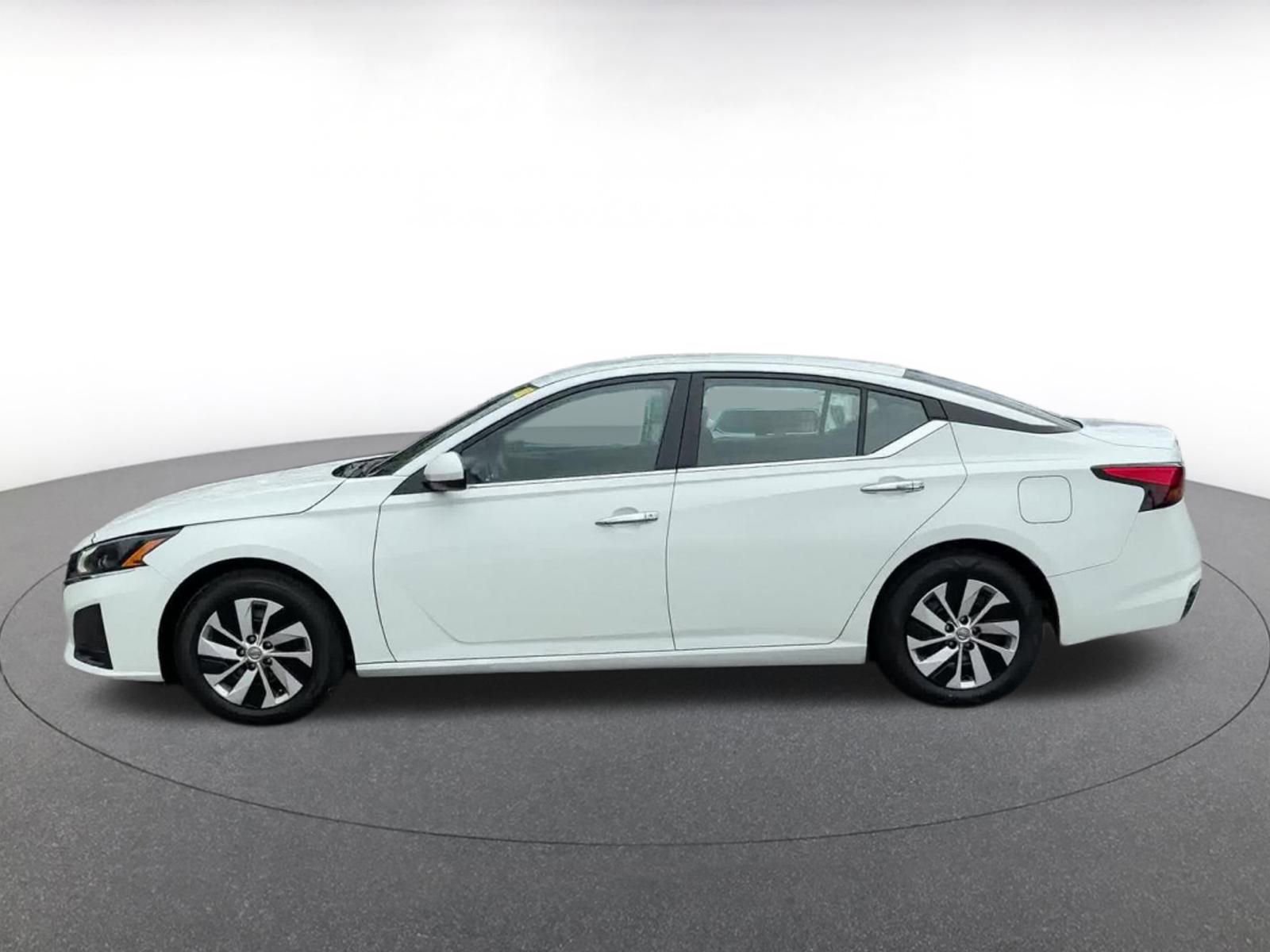 Thumbnail: 2023 Nissan Altima - 8