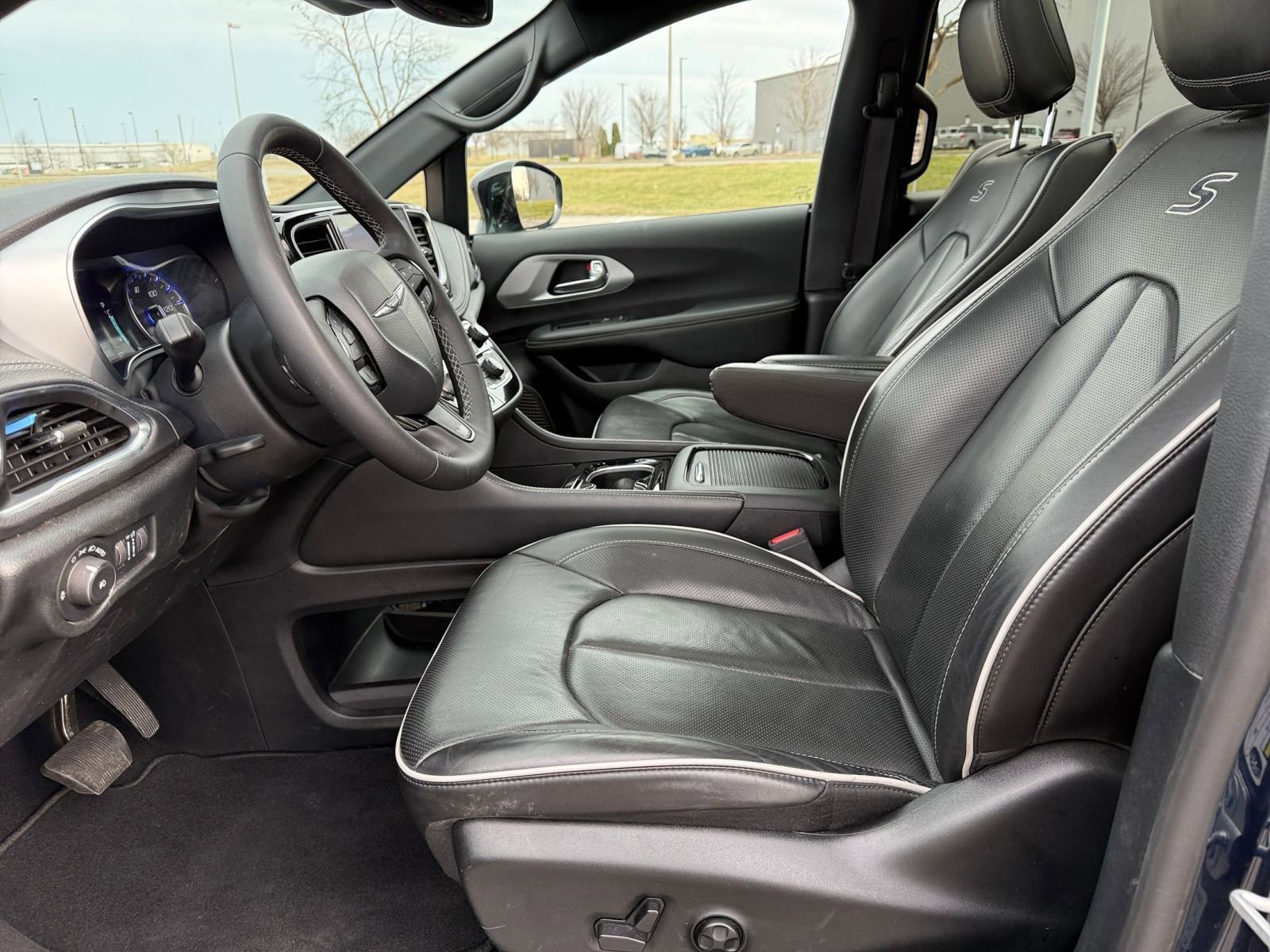 Thumbnail: 2025 Chrysler Pacifica - 30