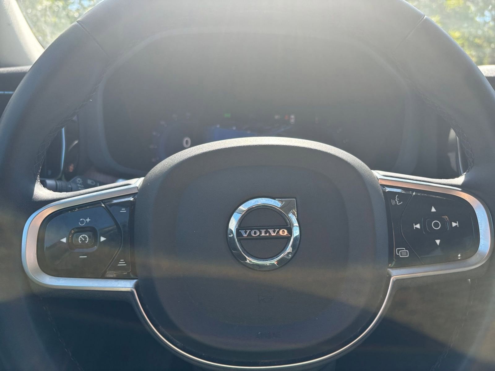 Thumbnail: 2023 Volvo XC60 - 27