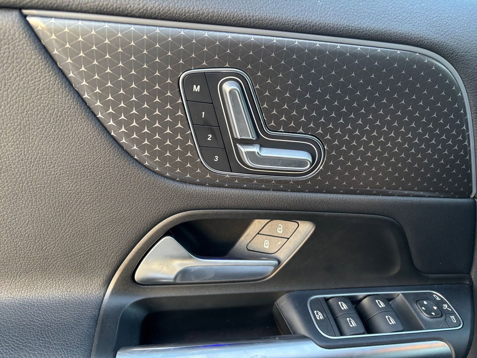 Thumbnail: 2025 Mercedes-Benz GLA - 24