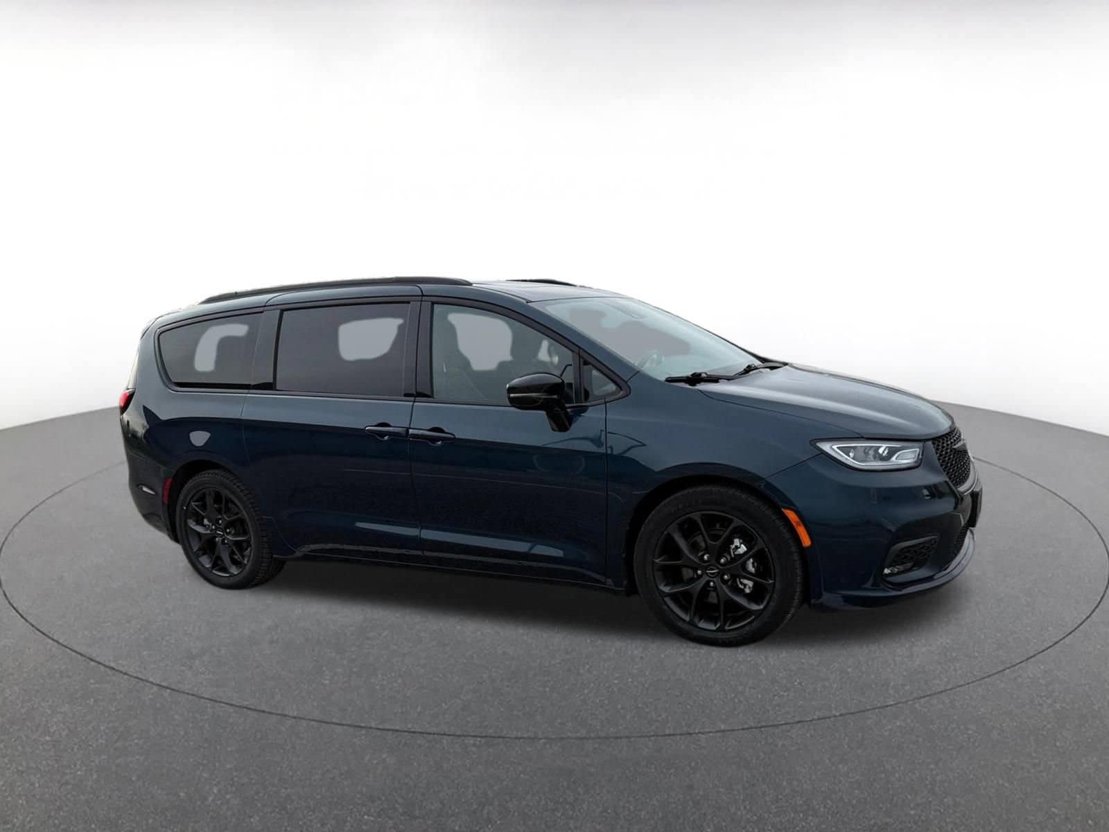 Thumbnail: 2025 Chrysler Pacifica - 1