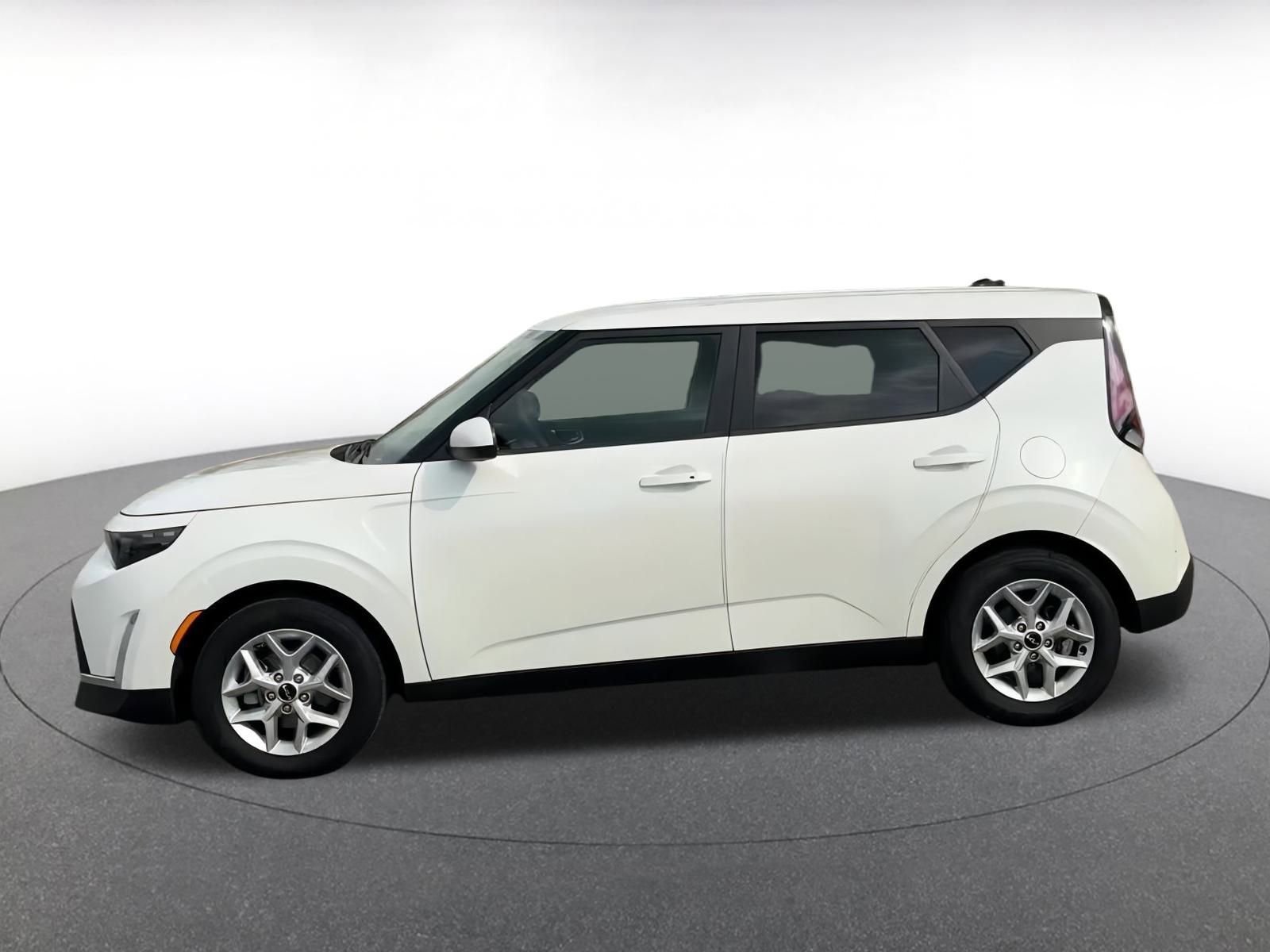 Thumbnail: 2023 Kia Soul - 8