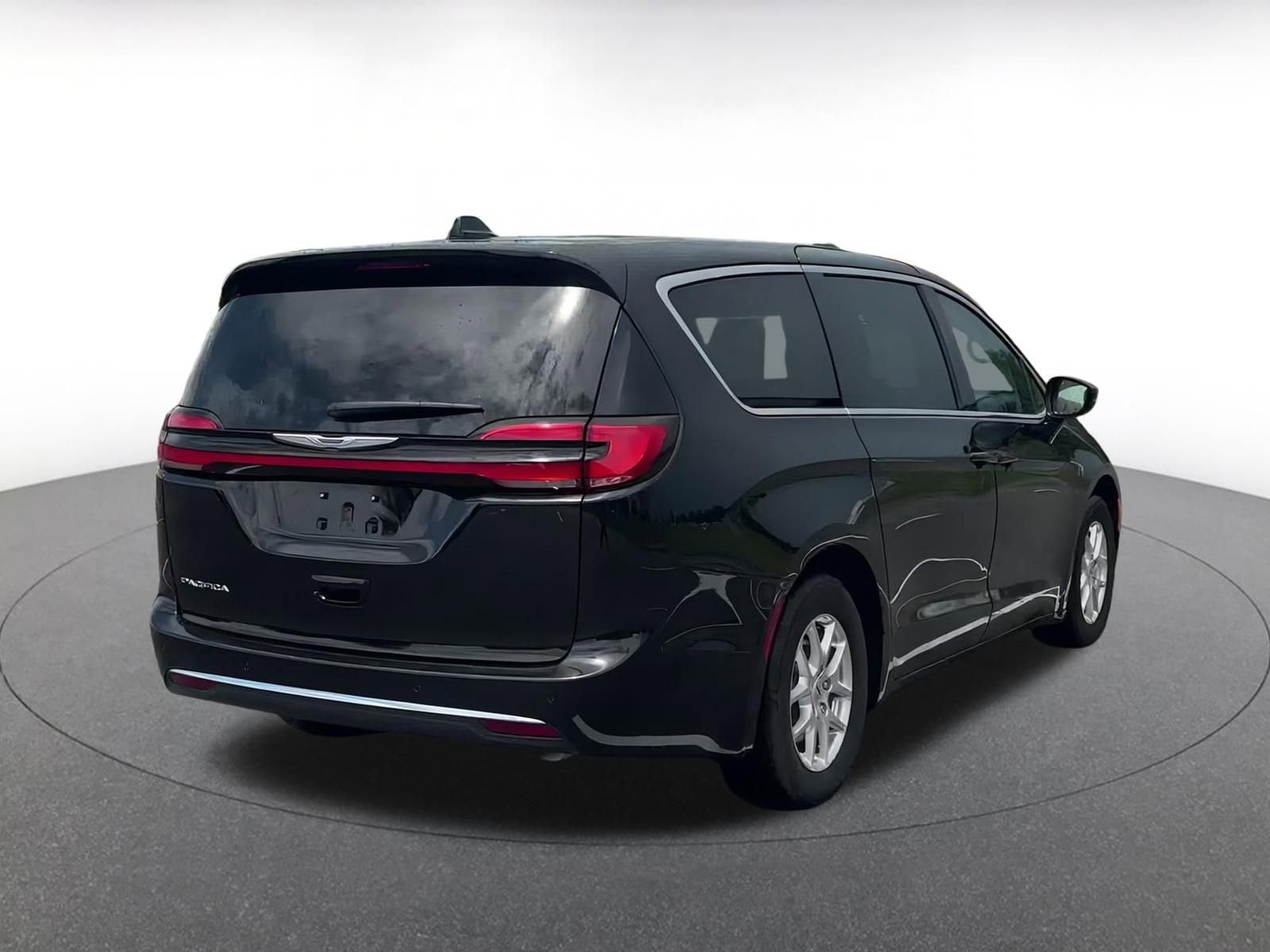 Thumbnail: 2024 Chrysler Pacifica - 14