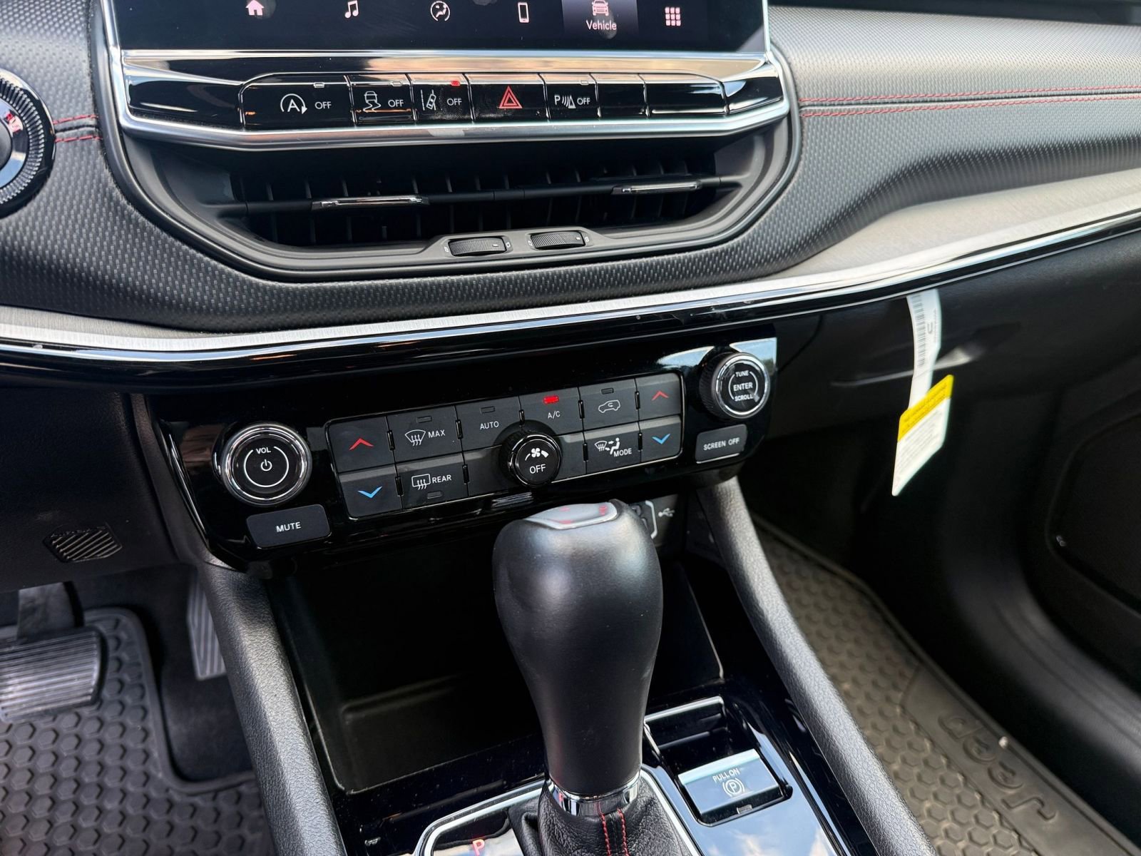 Thumbnail: 2025 Jeep Compass - 17