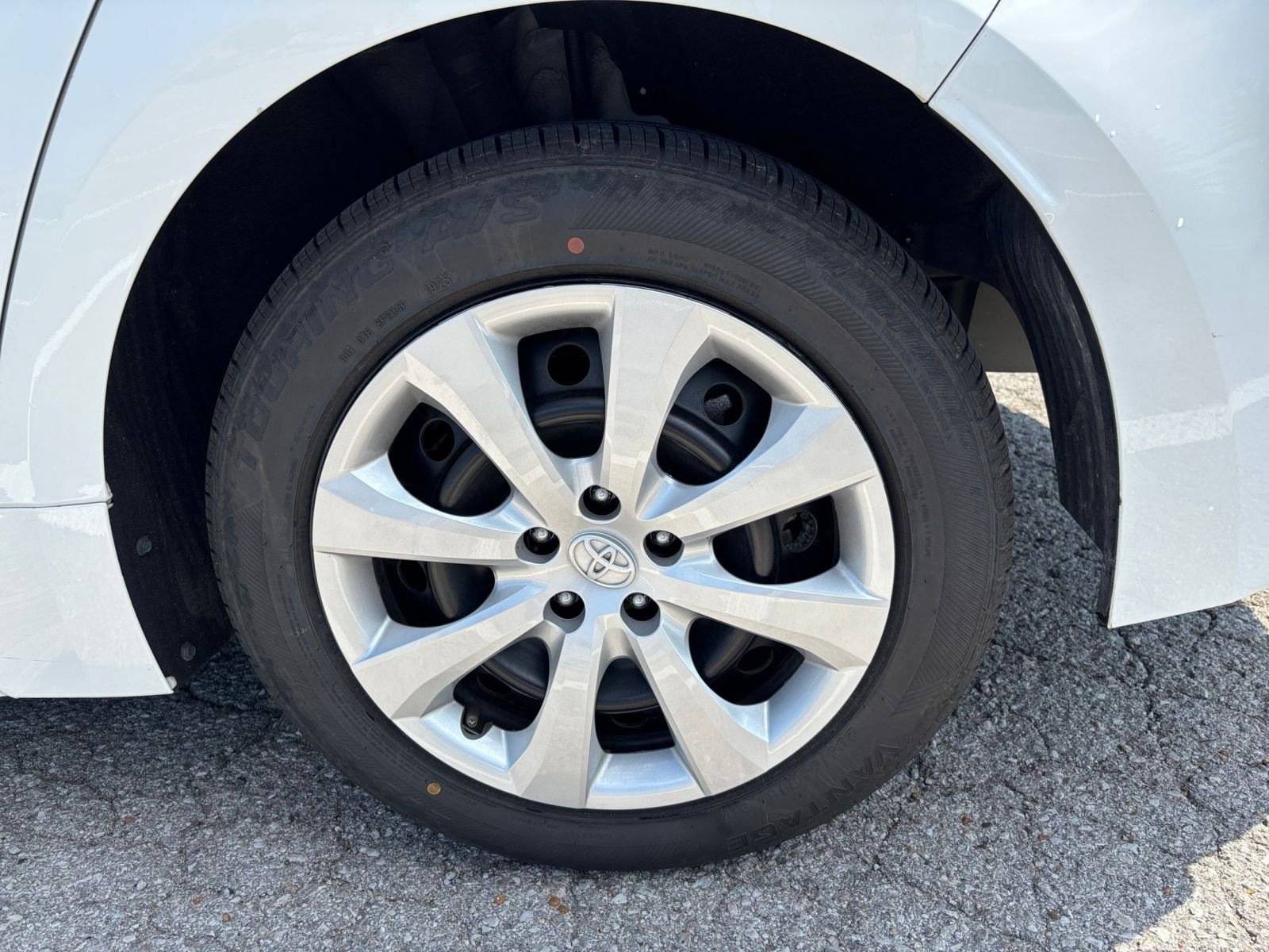 Thumbnail: 2024 Toyota Corolla - 28