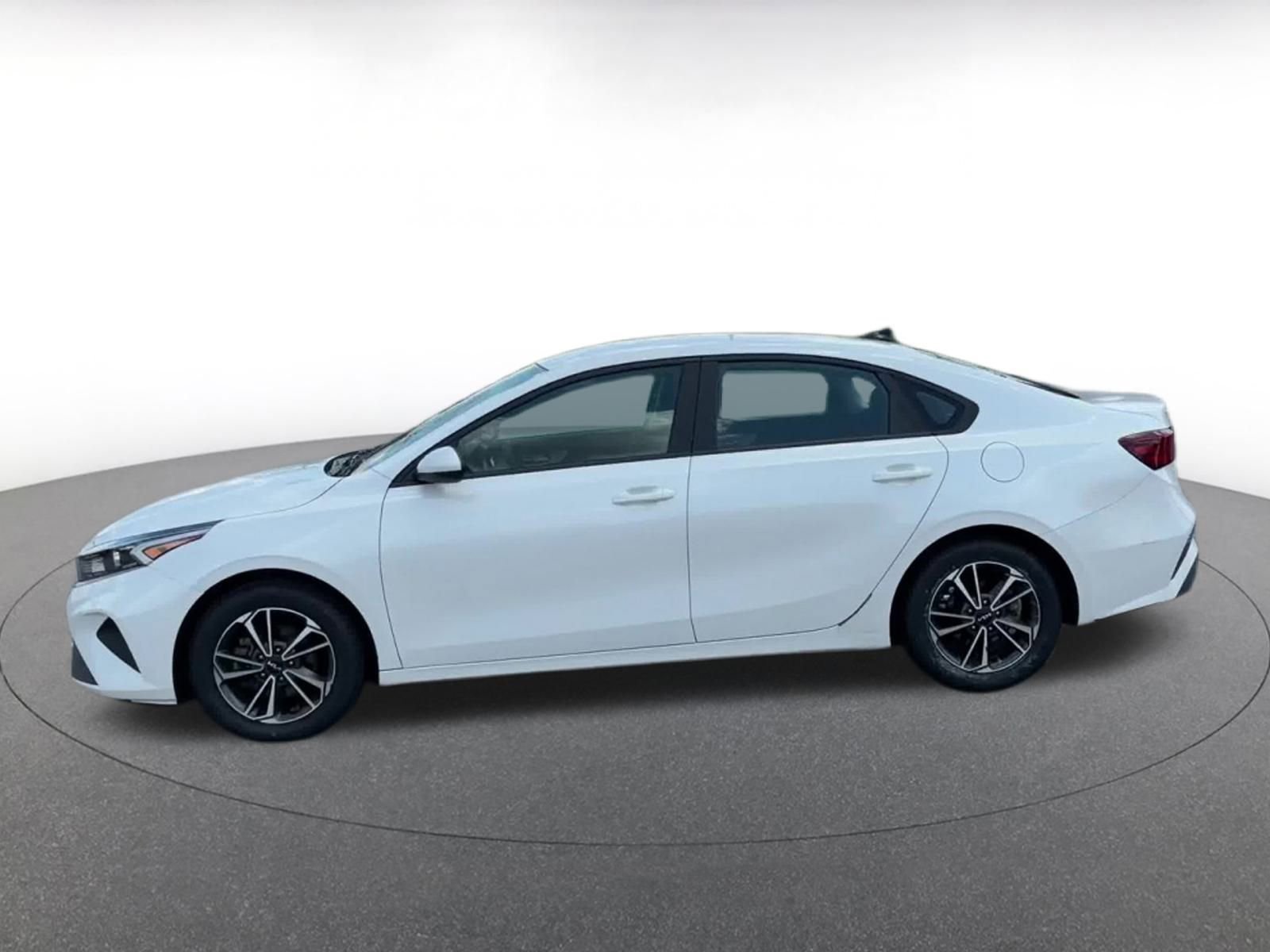 Thumbnail: 2023 Kia Forte - 8