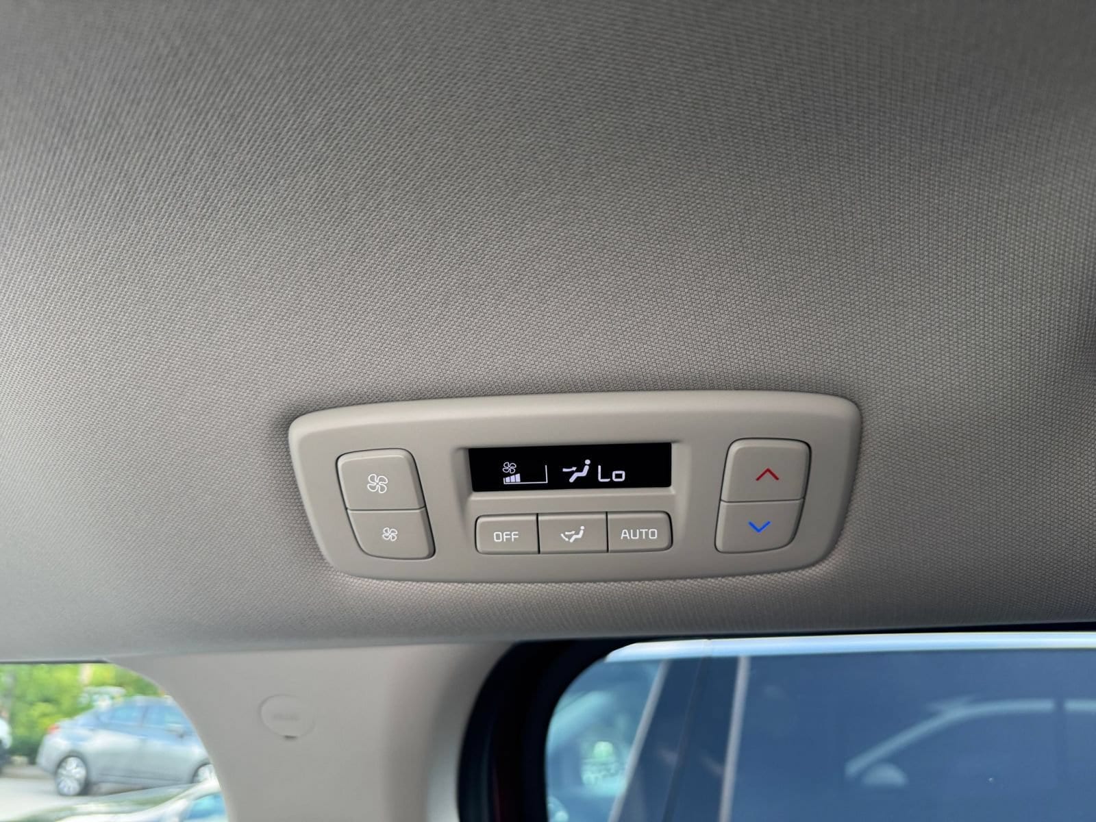 Thumbnail: 2026 Kia Carnival - 24