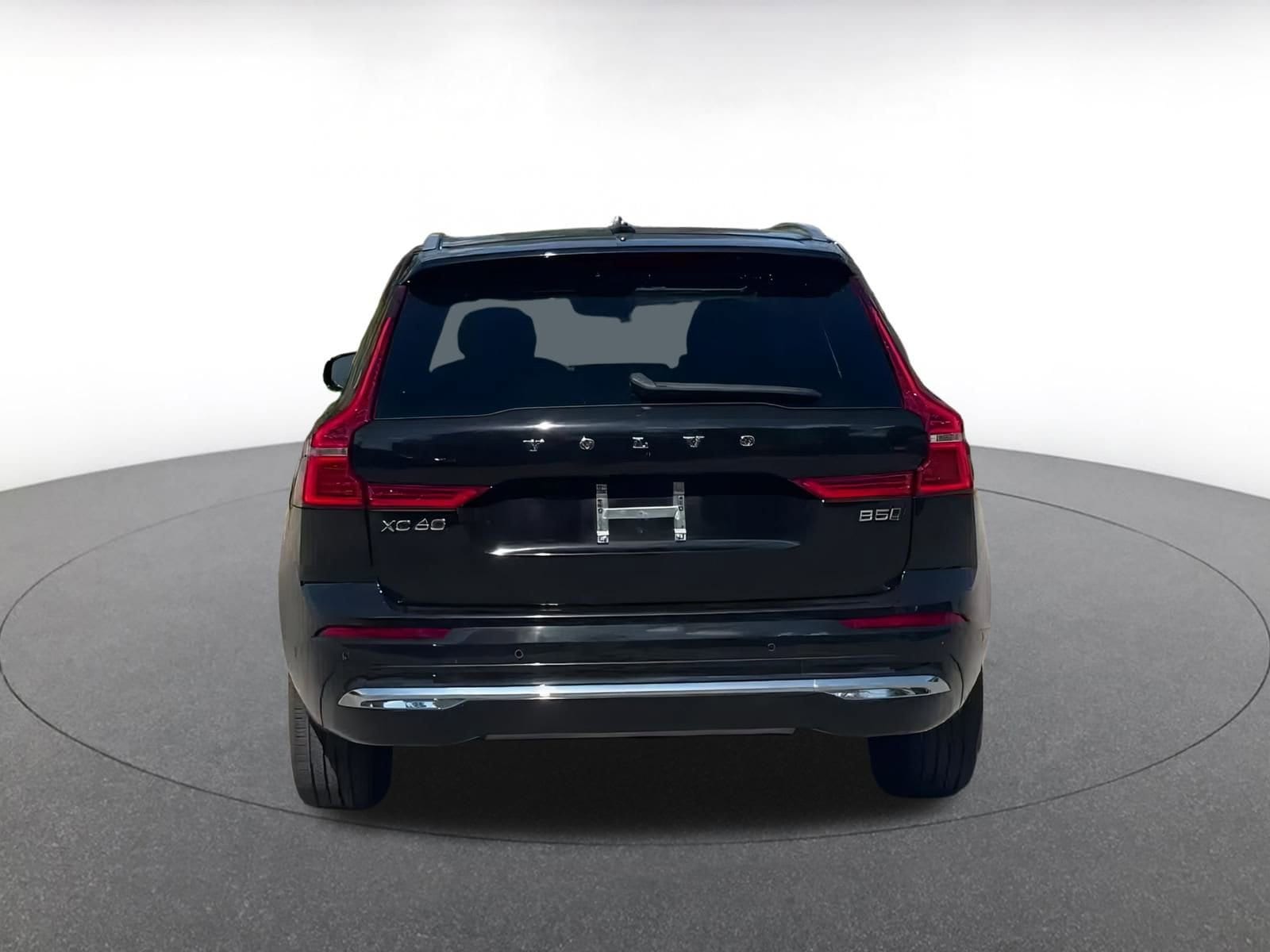 Thumbnail: 2023 Volvo XC60 - 12