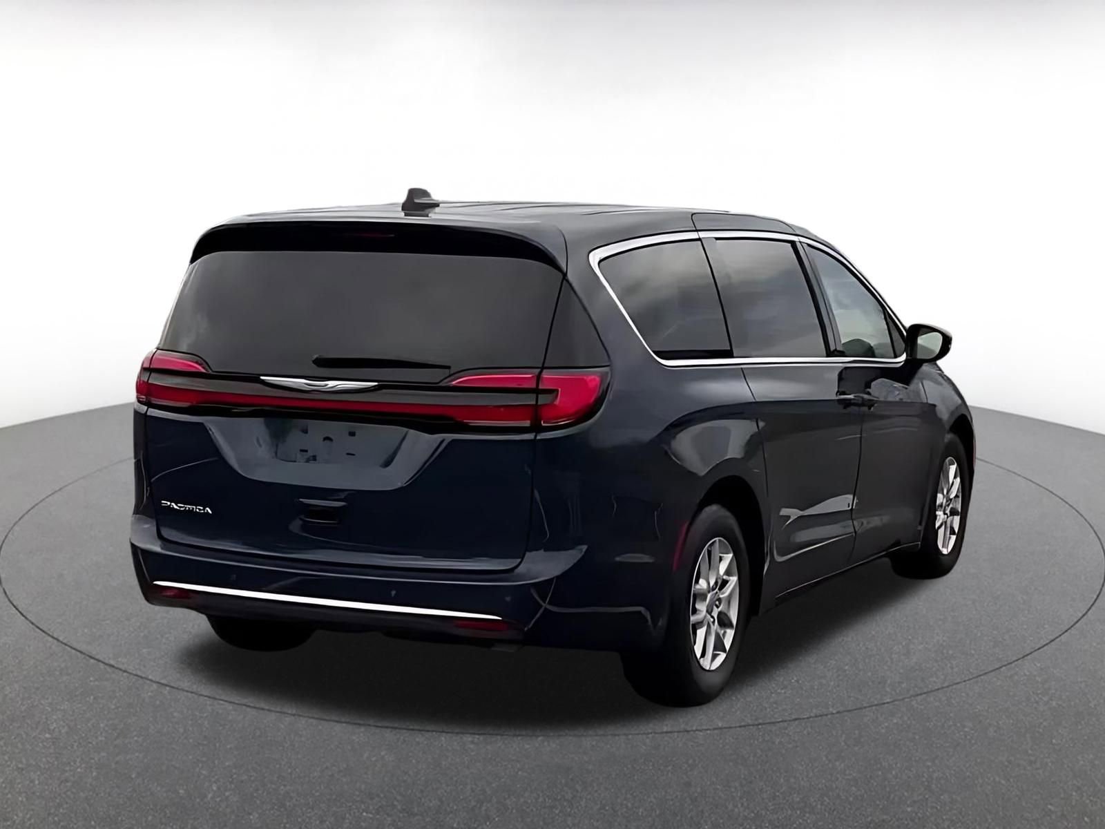 Thumbnail: 2025 Chrysler Pacifica - 14