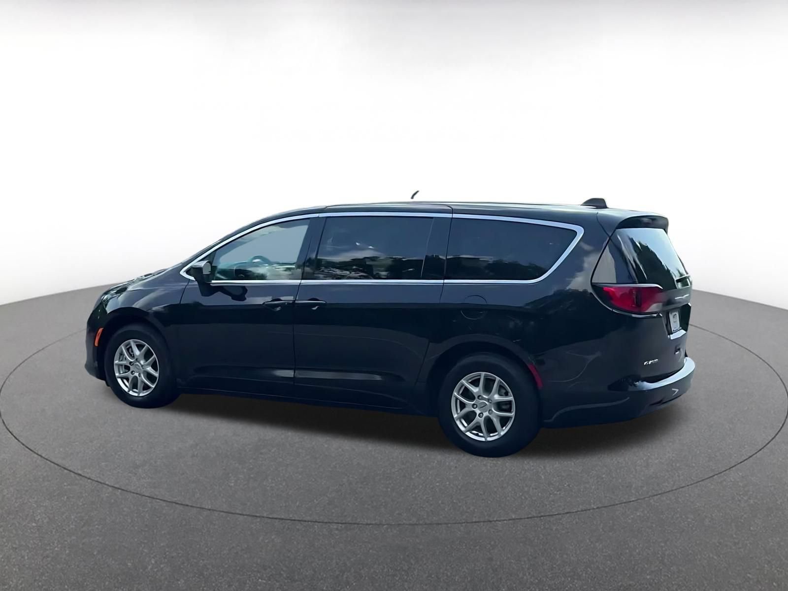 Thumbnail: 2024 Chrysler Voyager - 9