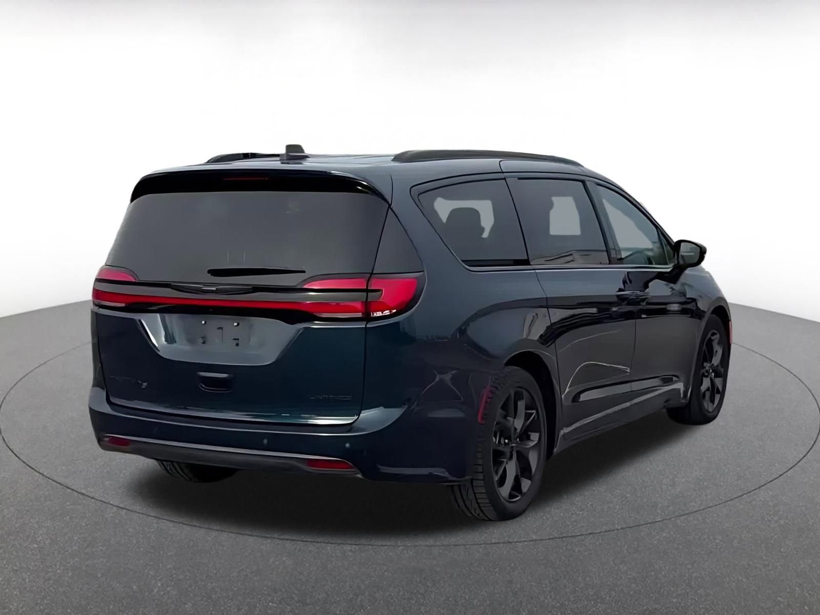 Thumbnail: 2025 Chrysler Pacifica - 14