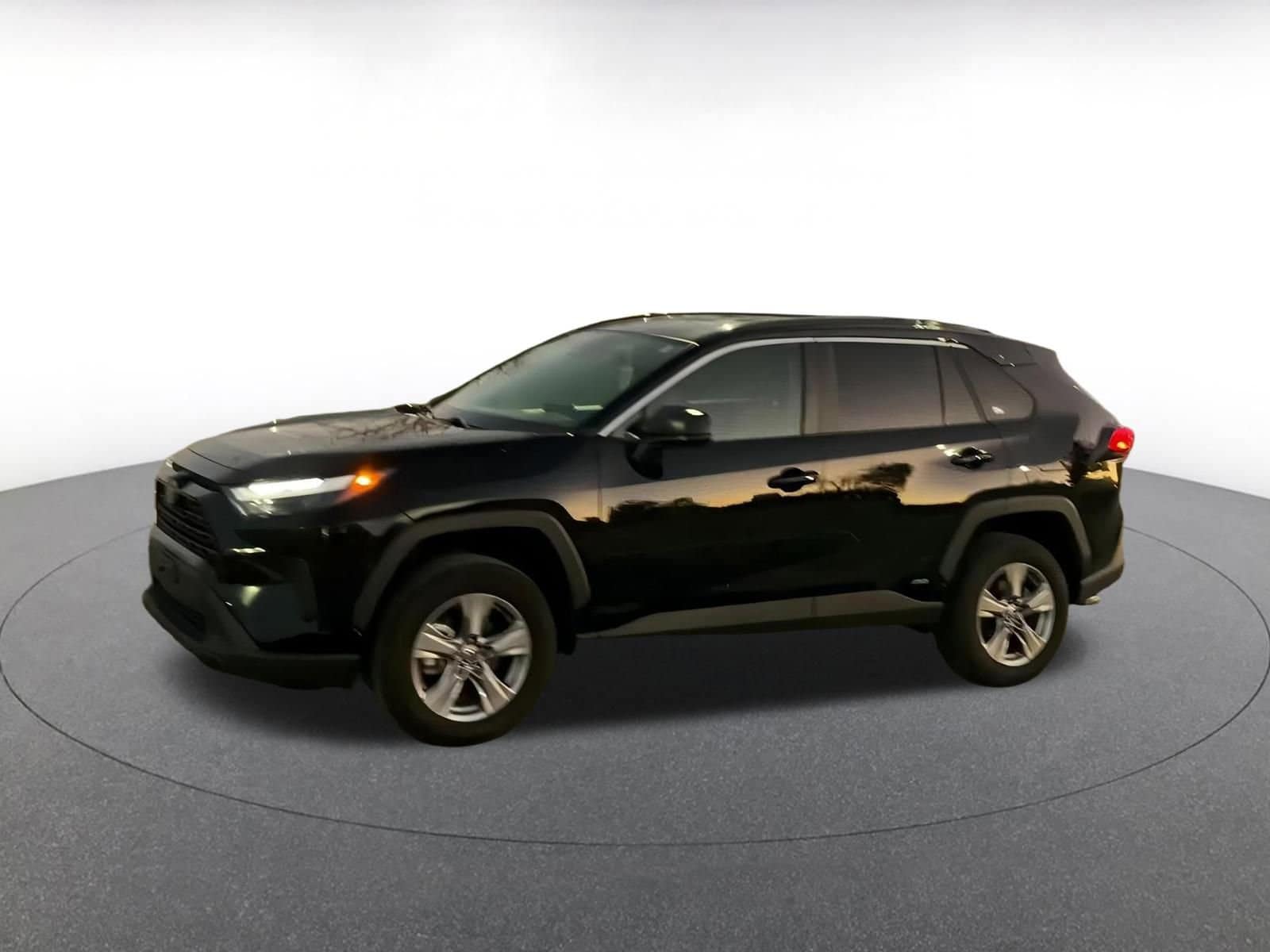 Thumbnail: 2025 Toyota RAV4 - 8