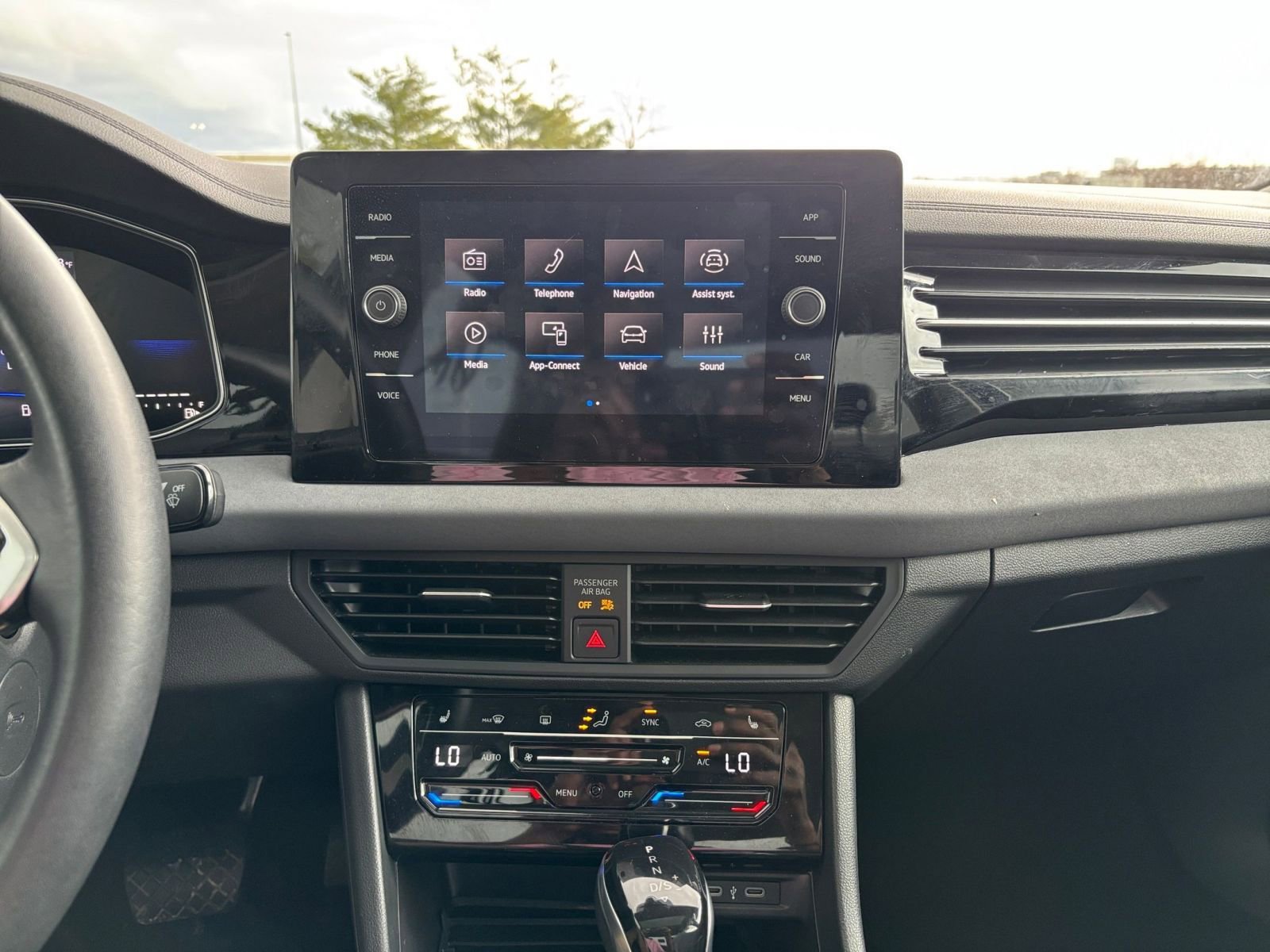 Thumbnail: 2025 Volkswagen Jetta - 17