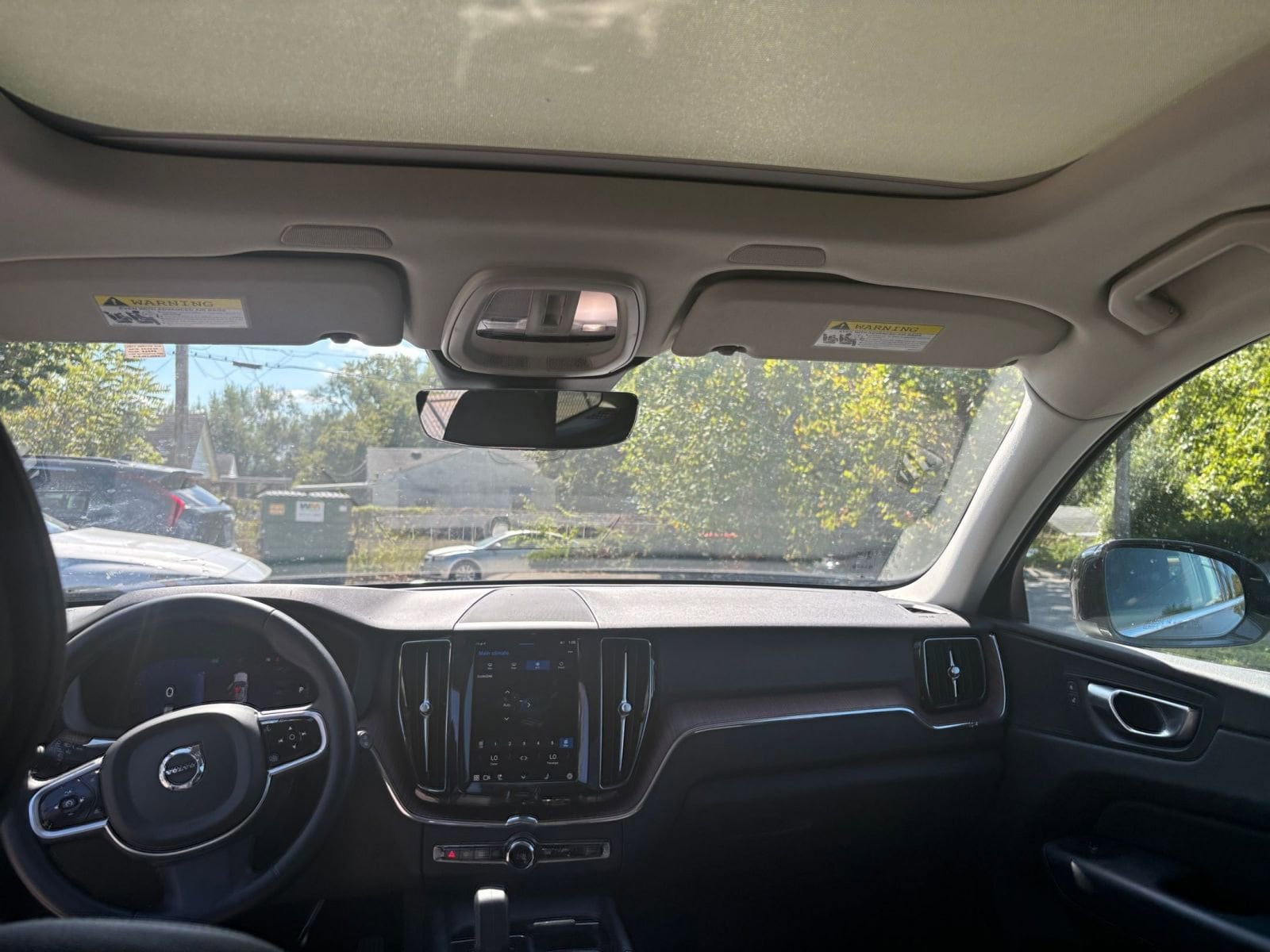 Thumbnail: 2023 Volvo XC60 - 32