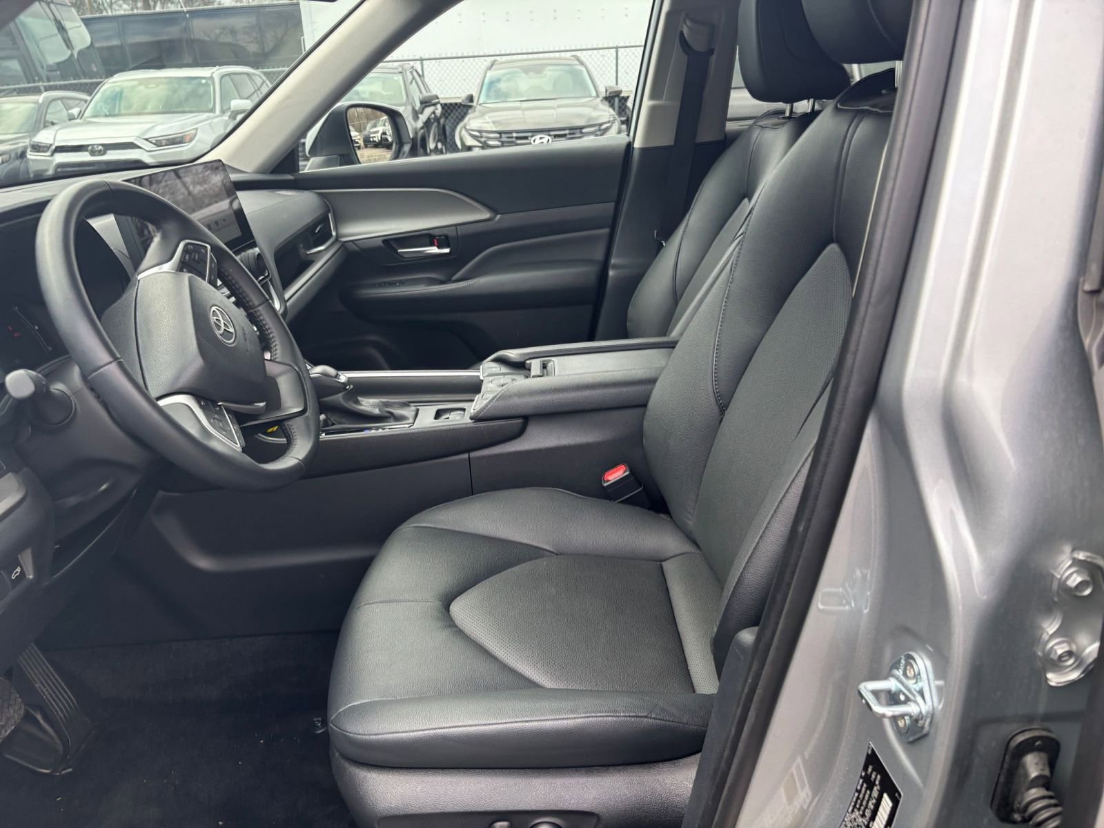 Thumbnail: 2025 Toyota Grand Highlander - 27