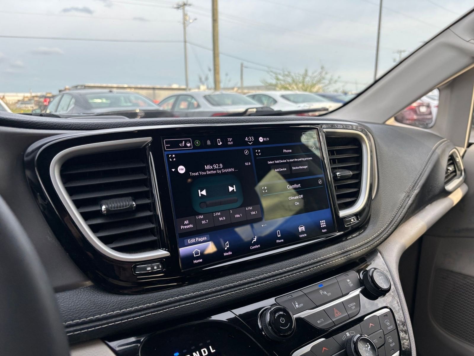 Thumbnail: 2023 Chrysler Pacifica - 21