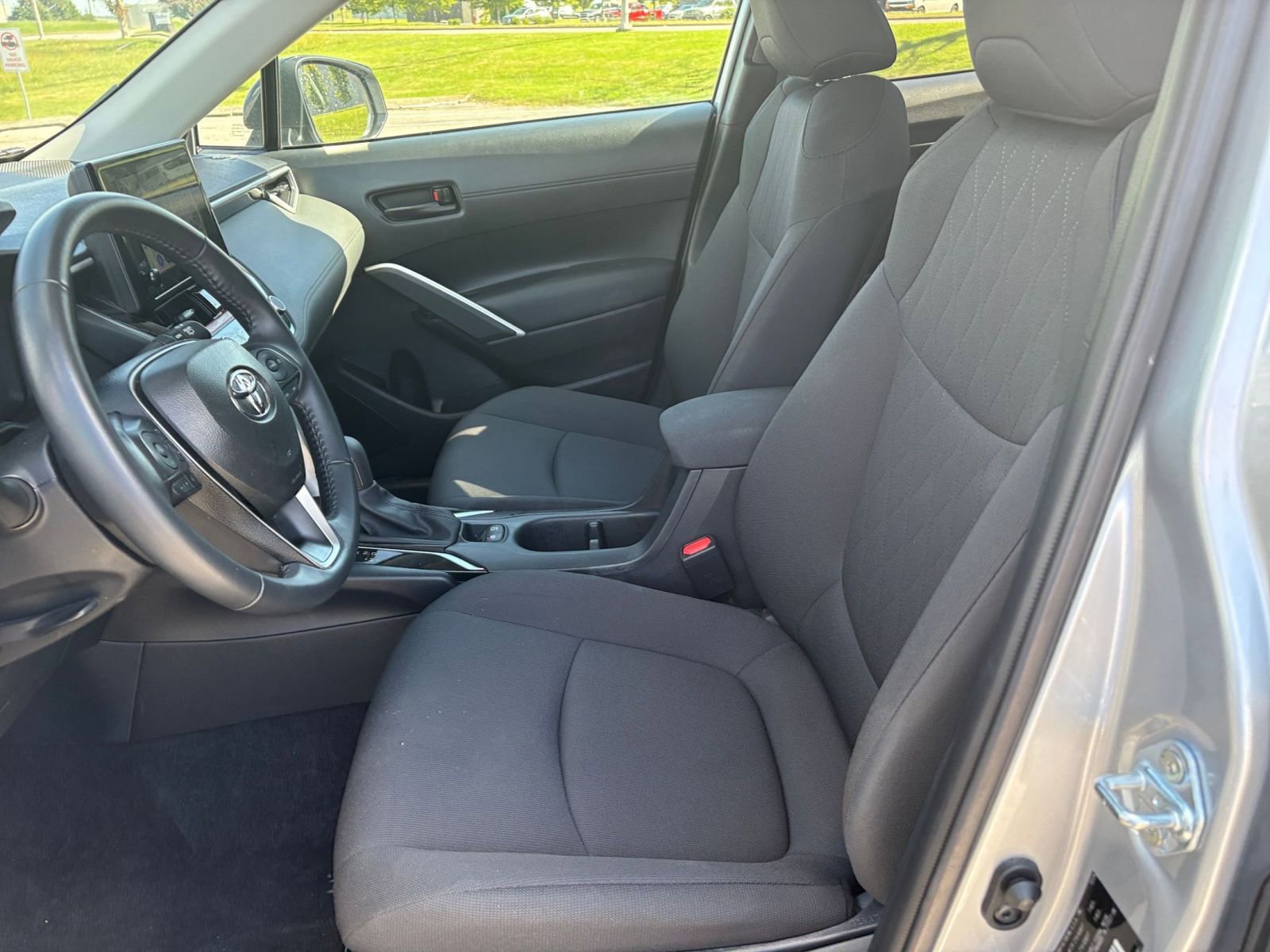 Thumbnail: 2025 Toyota Corolla Cross - 25