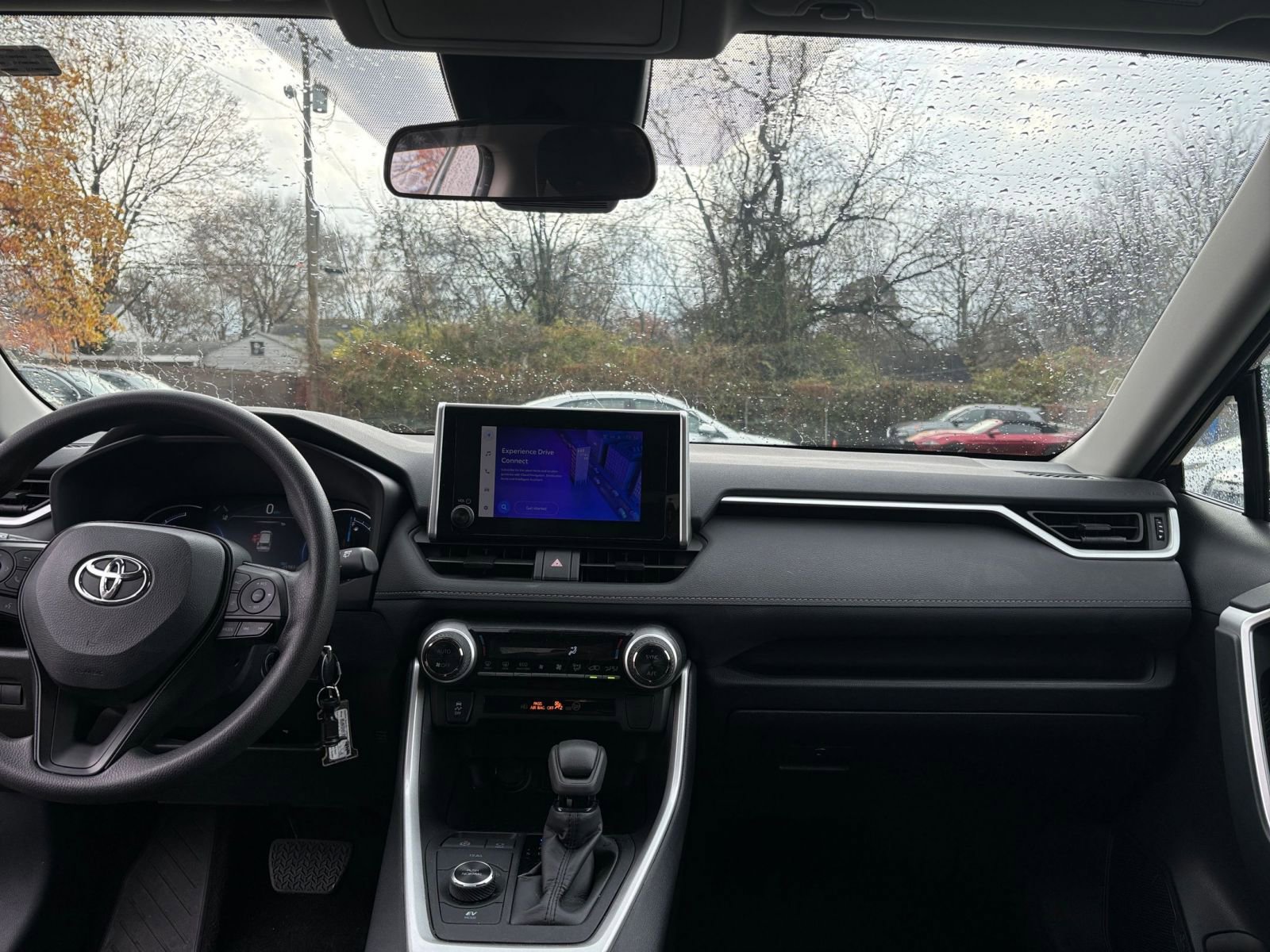 Thumbnail: 2025 Toyota RAV4 - 32