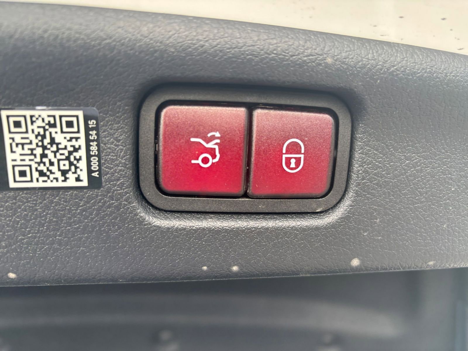 Thumbnail: 2024 Mercedes-Benz C-Class - 24