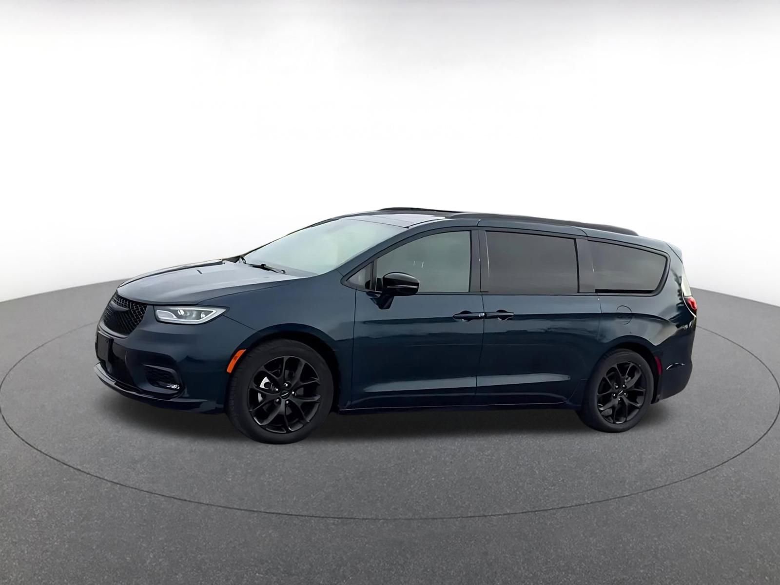 Thumbnail: 2025 Chrysler Pacifica - 8