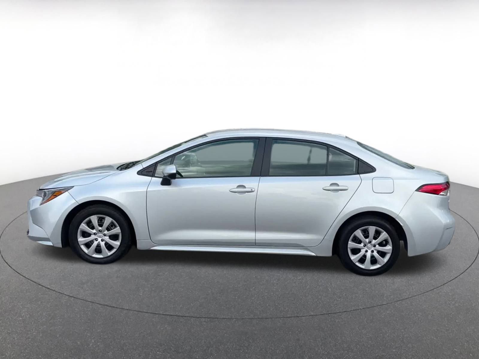Thumbnail: 2023 Toyota Corolla - 9
