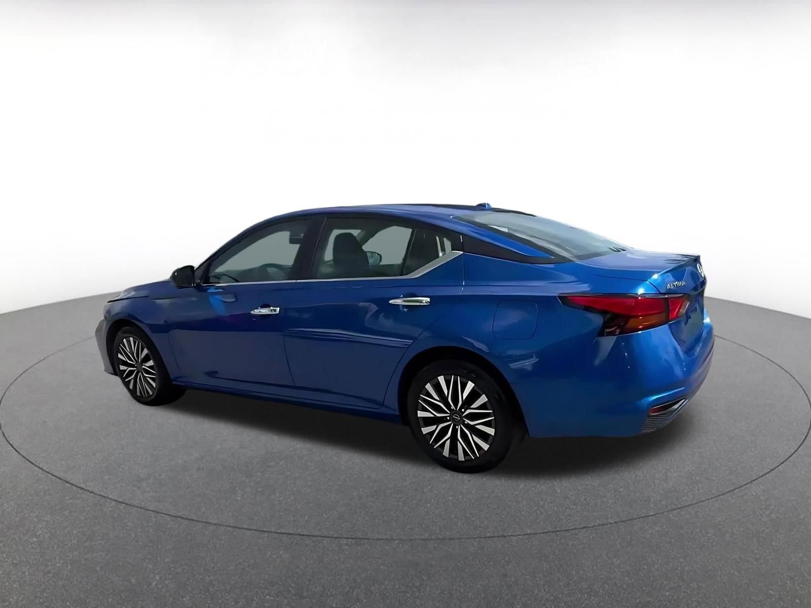 Thumbnail: 2025 Nissan Altima - 10