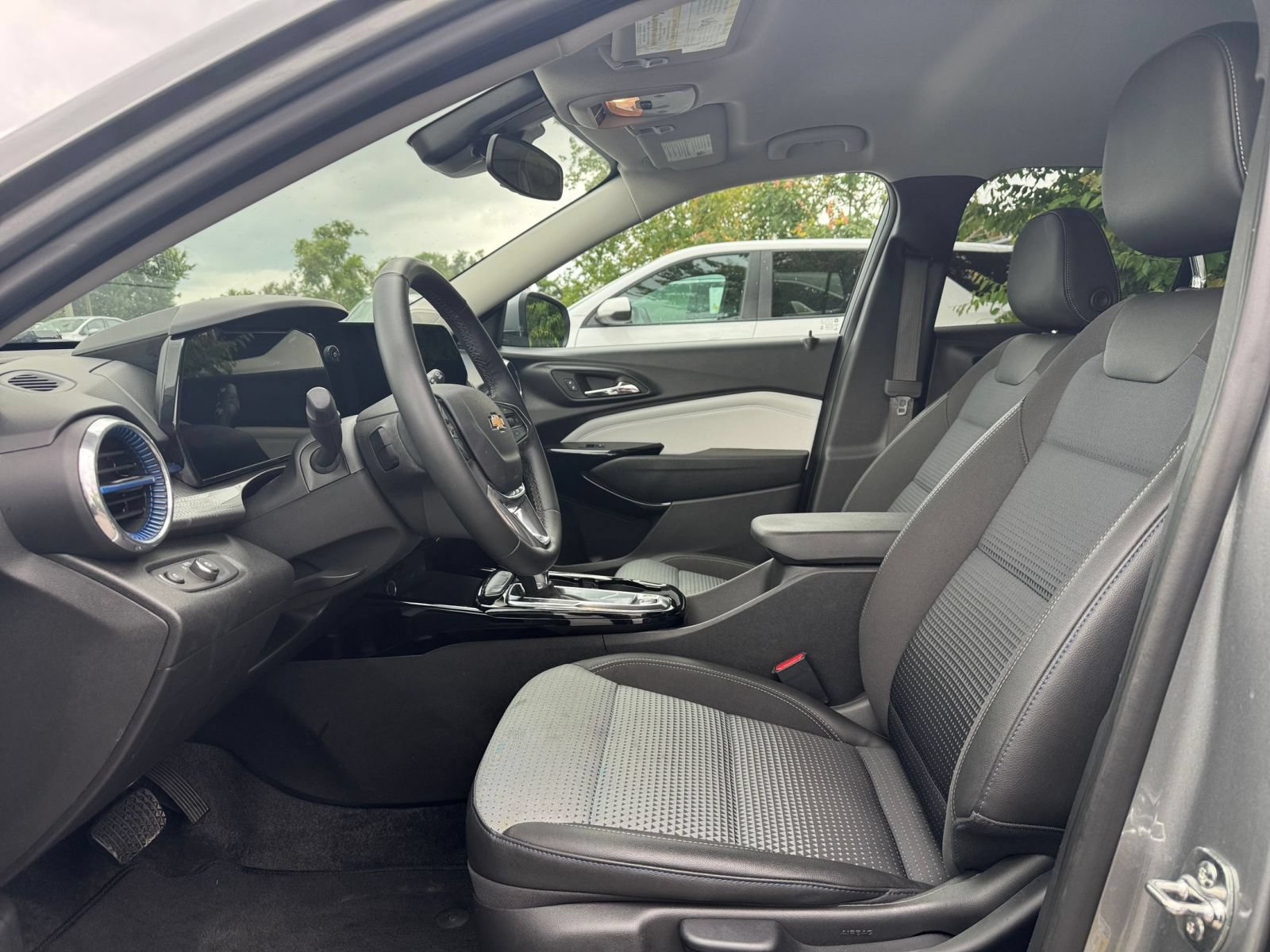 Thumbnail: 2025 Chevrolet Trax - 25