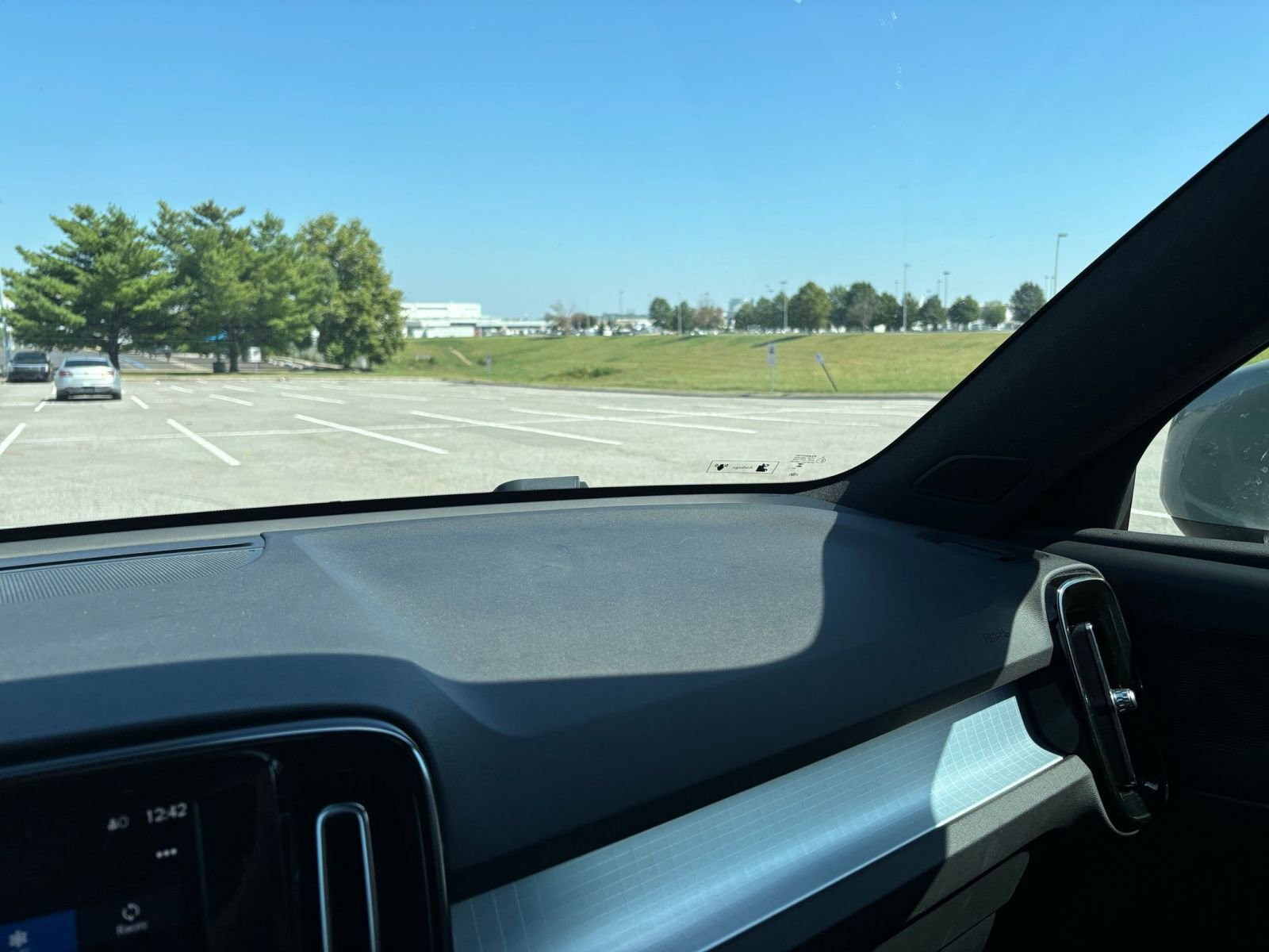 Thumbnail: 2024 Volvo XC40 - 35