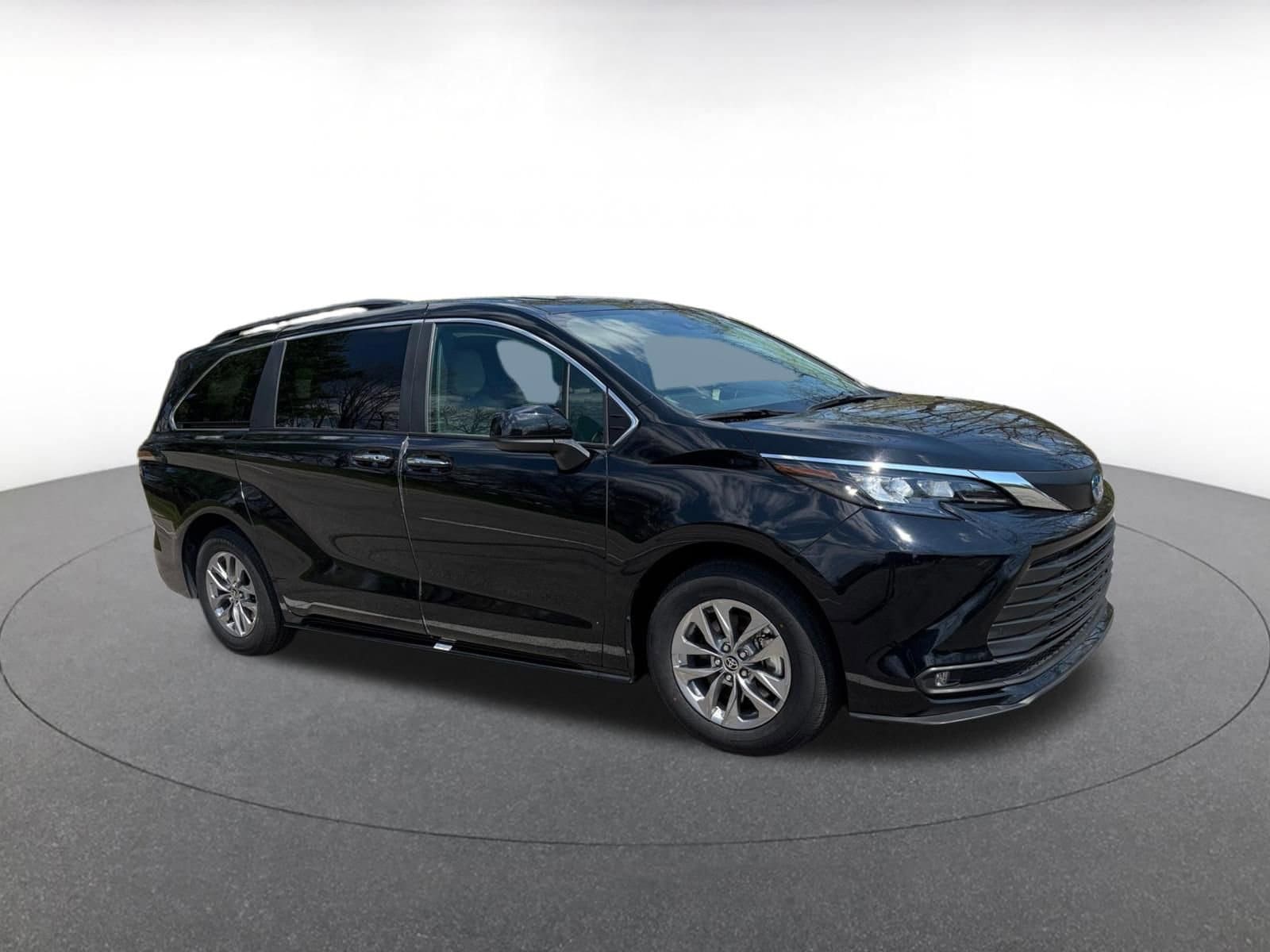 Thumbnail: 2025 Toyota Sienna - 1