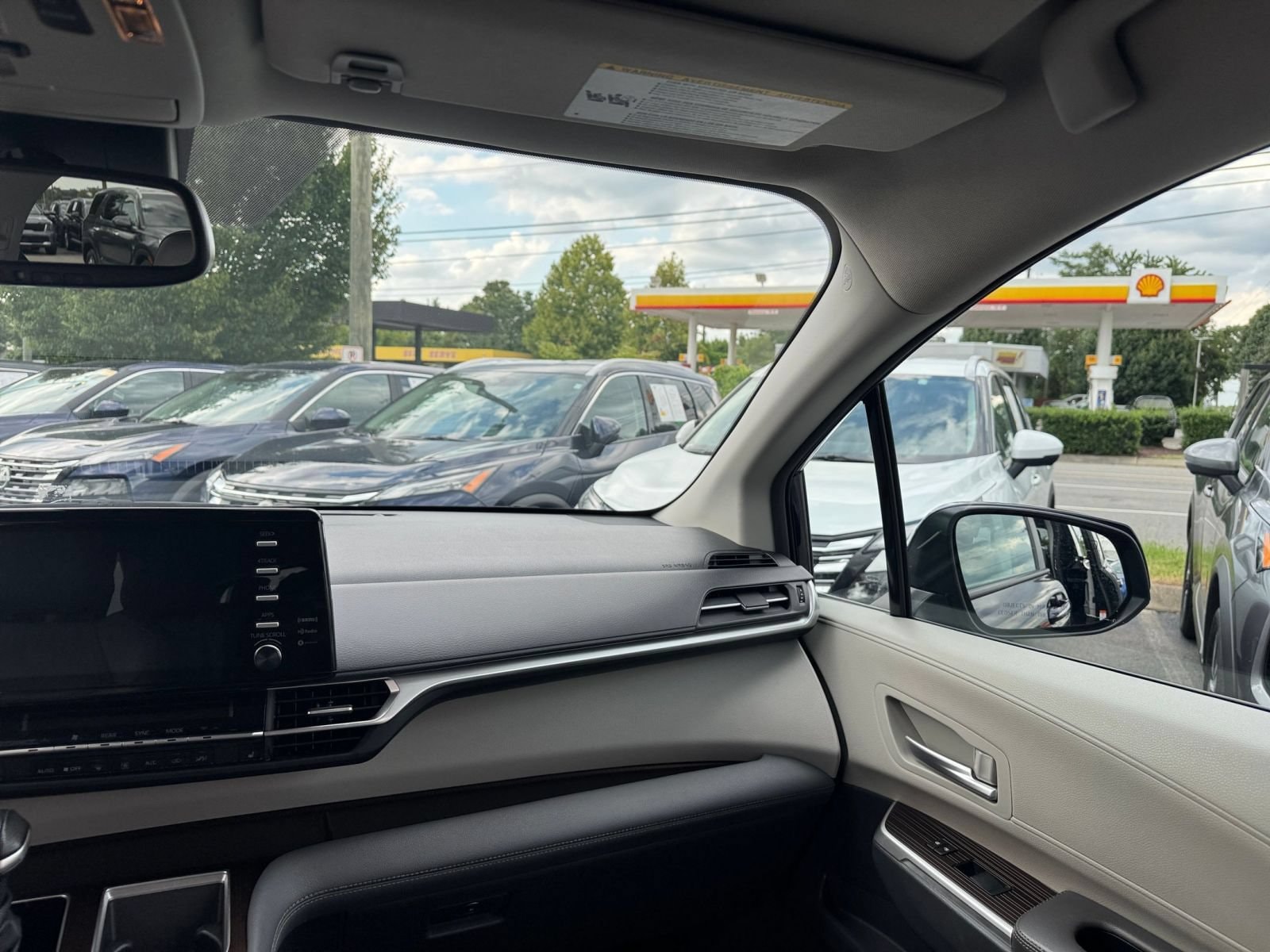 Thumbnail: 2024 Toyota Sienna - 33