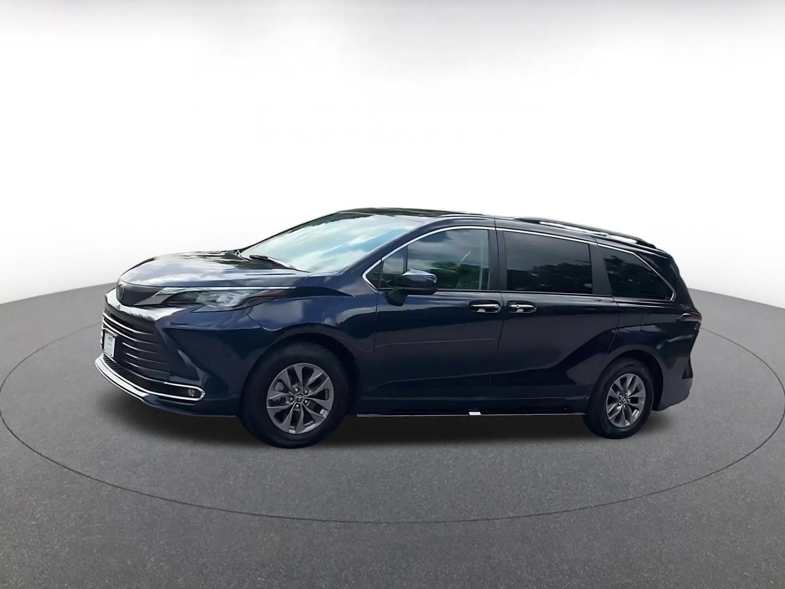 Thumbnail: 2024 Toyota Sienna - 6