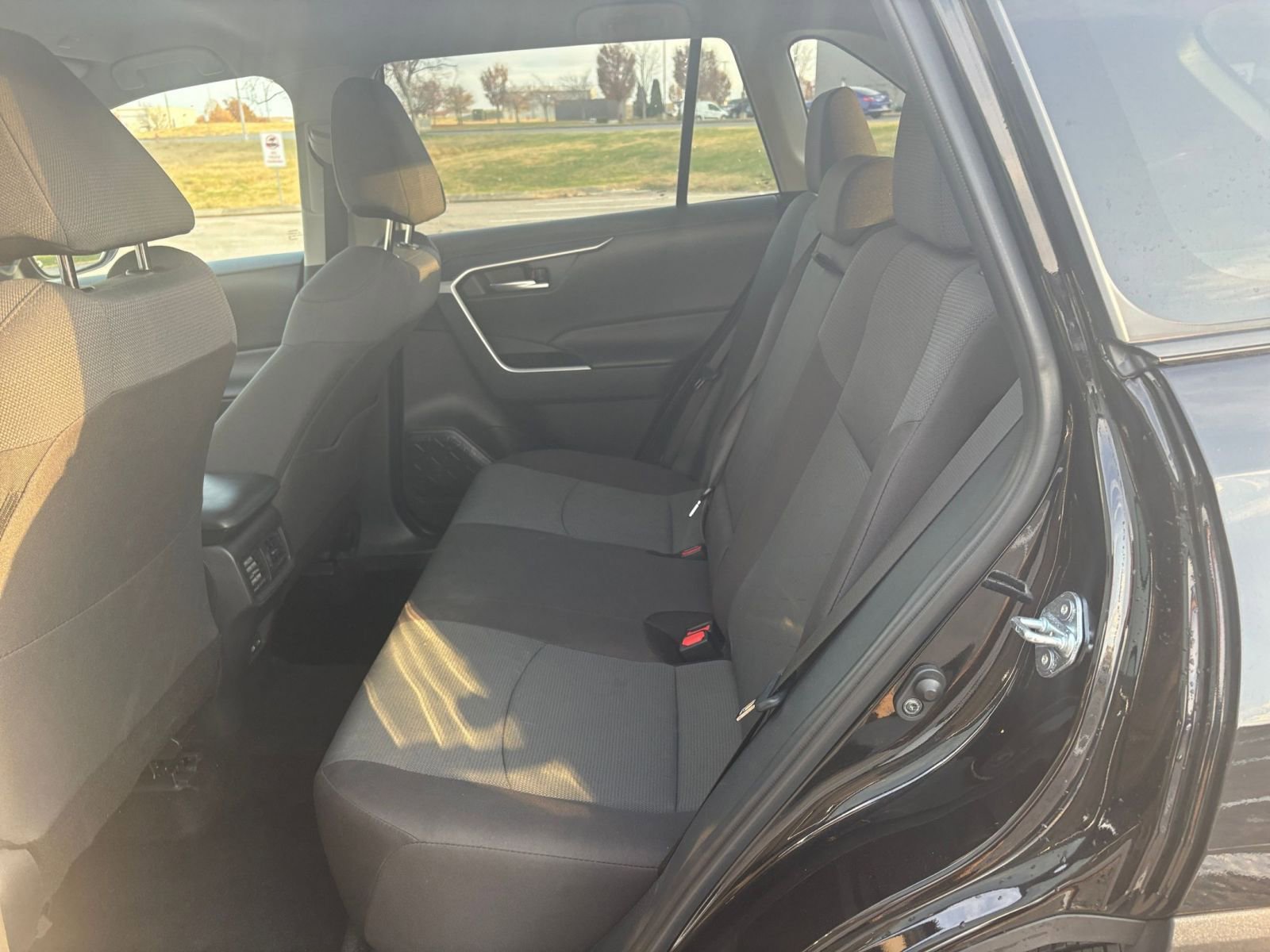 Thumbnail: 2025 Toyota RAV4 - 25