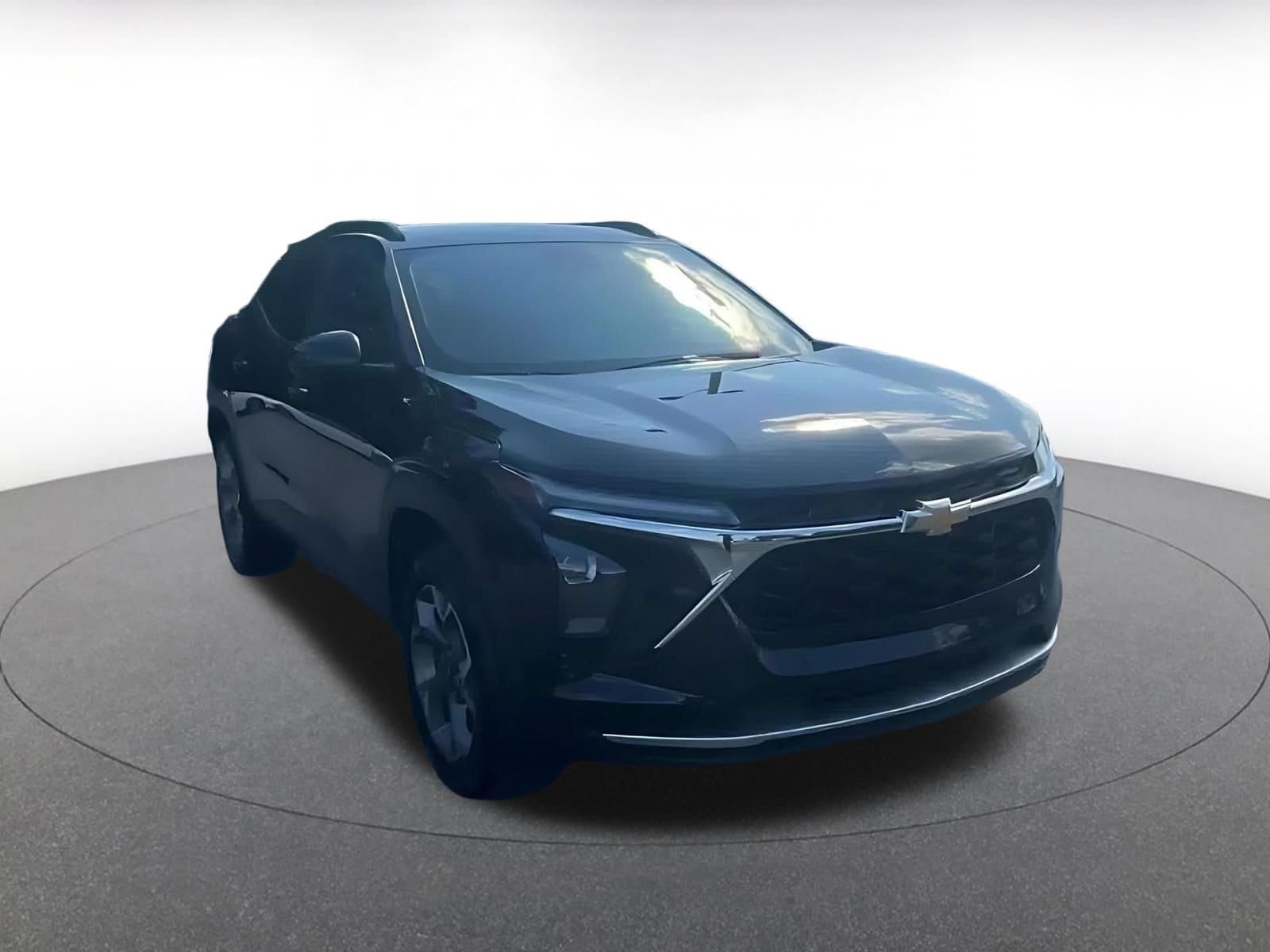 Thumbnail: 2025 Chevrolet Trax - 3