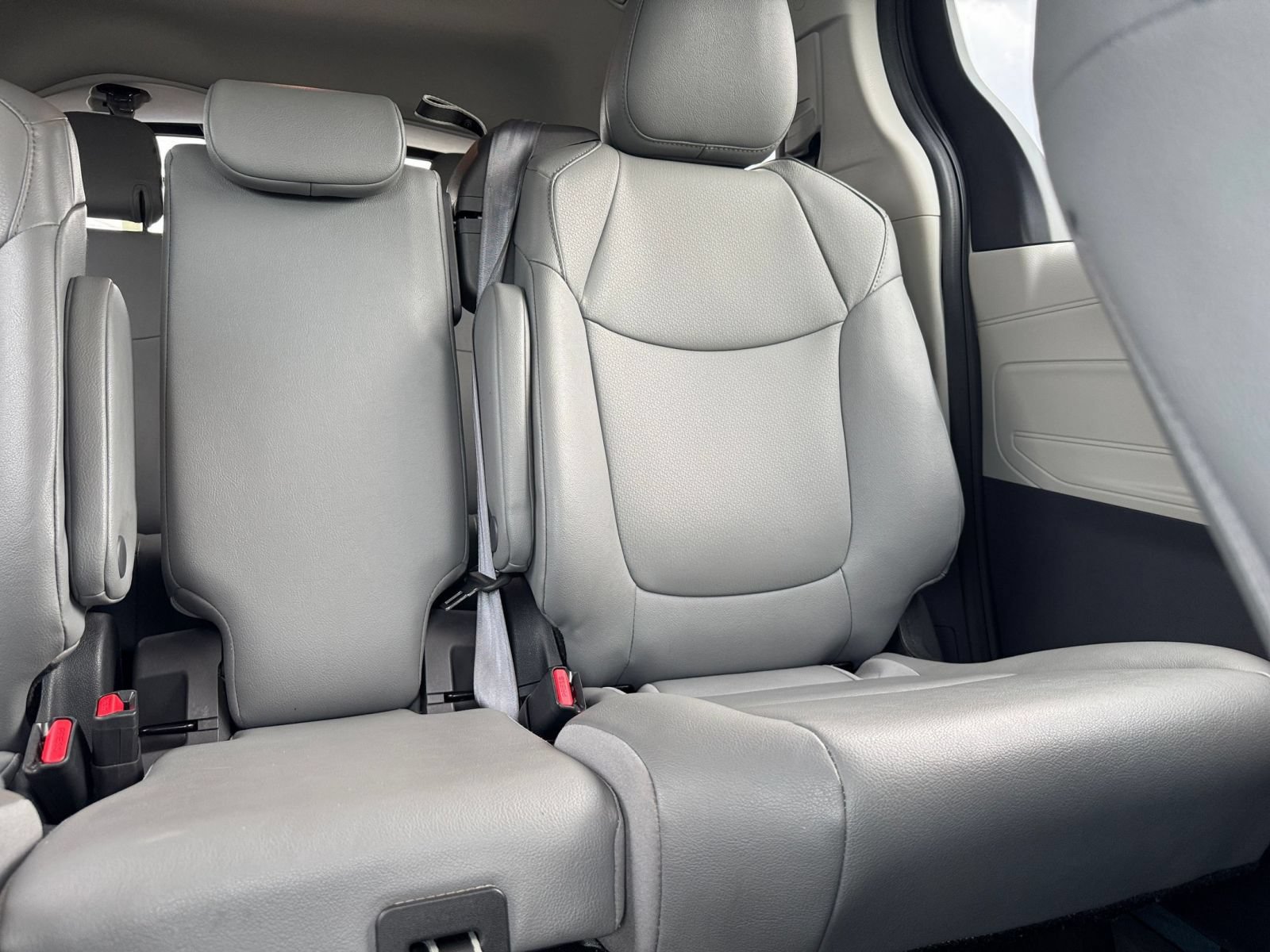 Thumbnail: 2024 Toyota Sienna - 35