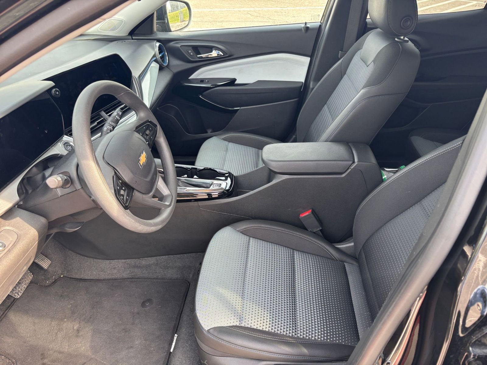 Thumbnail: 2025 Chevrolet Trax - 25