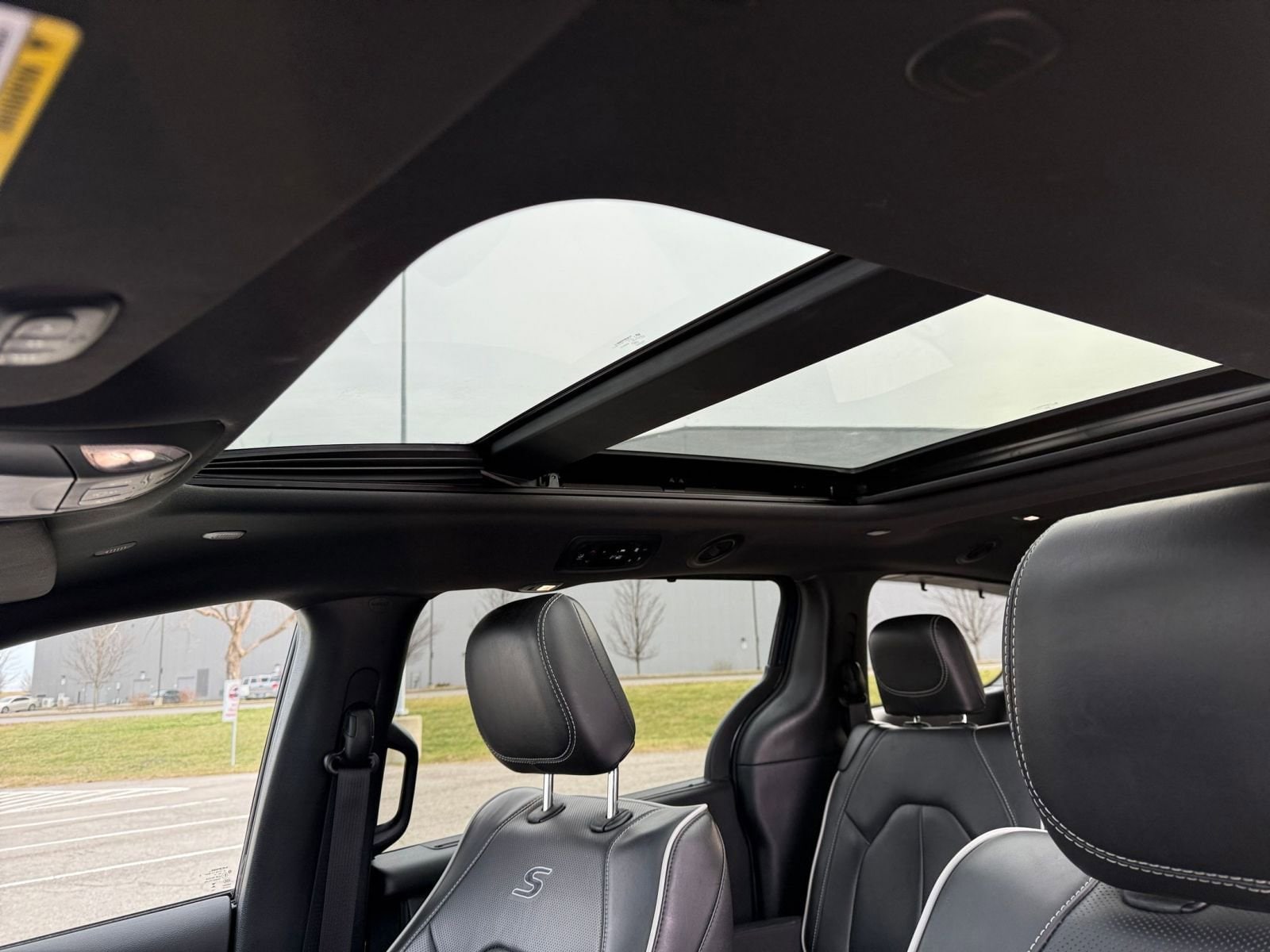 Thumbnail: 2025 Chrysler Pacifica - 32