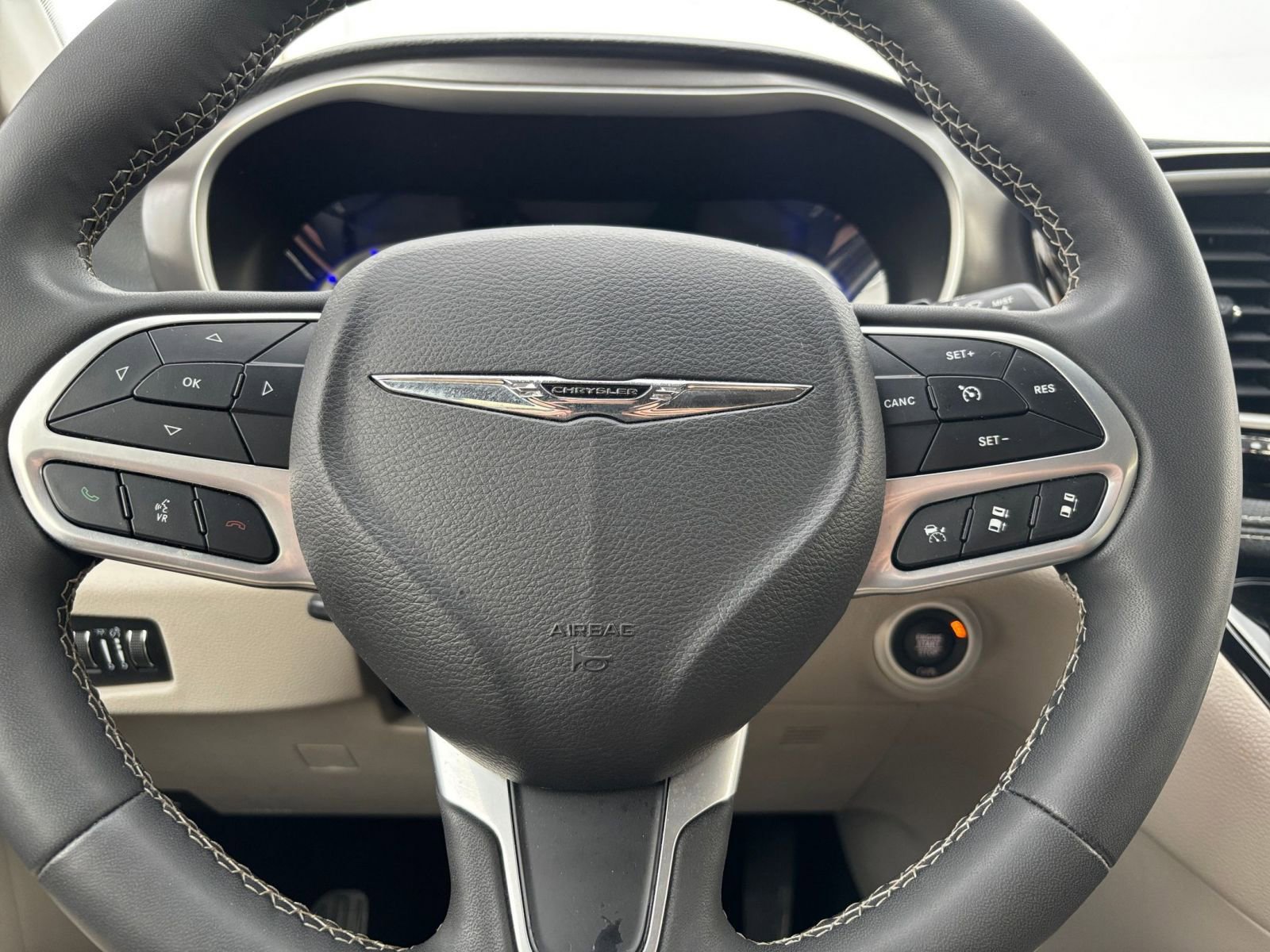 Thumbnail: 2023 Chrysler Pacifica - 31