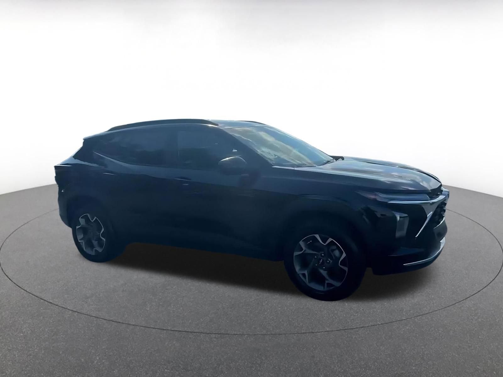 Thumbnail: 2025 Chevrolet Trax - 2
