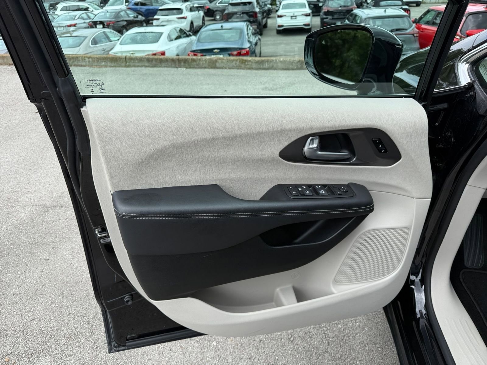 Thumbnail: 2024 Chrysler Pacifica - 20