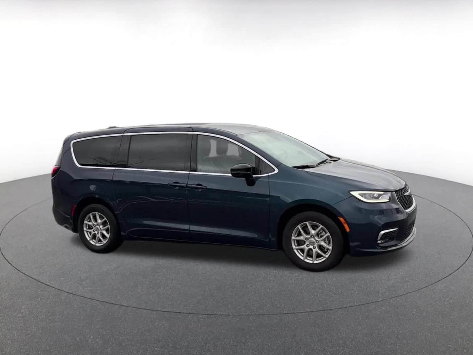 Thumbnail: 2025 Chrysler Pacifica - 2