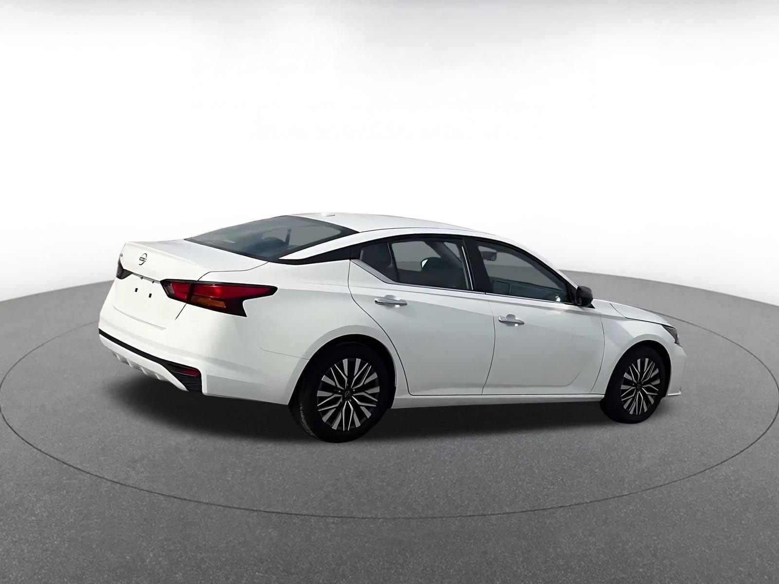 Thumbnail: 2025 Nissan Altima - 12