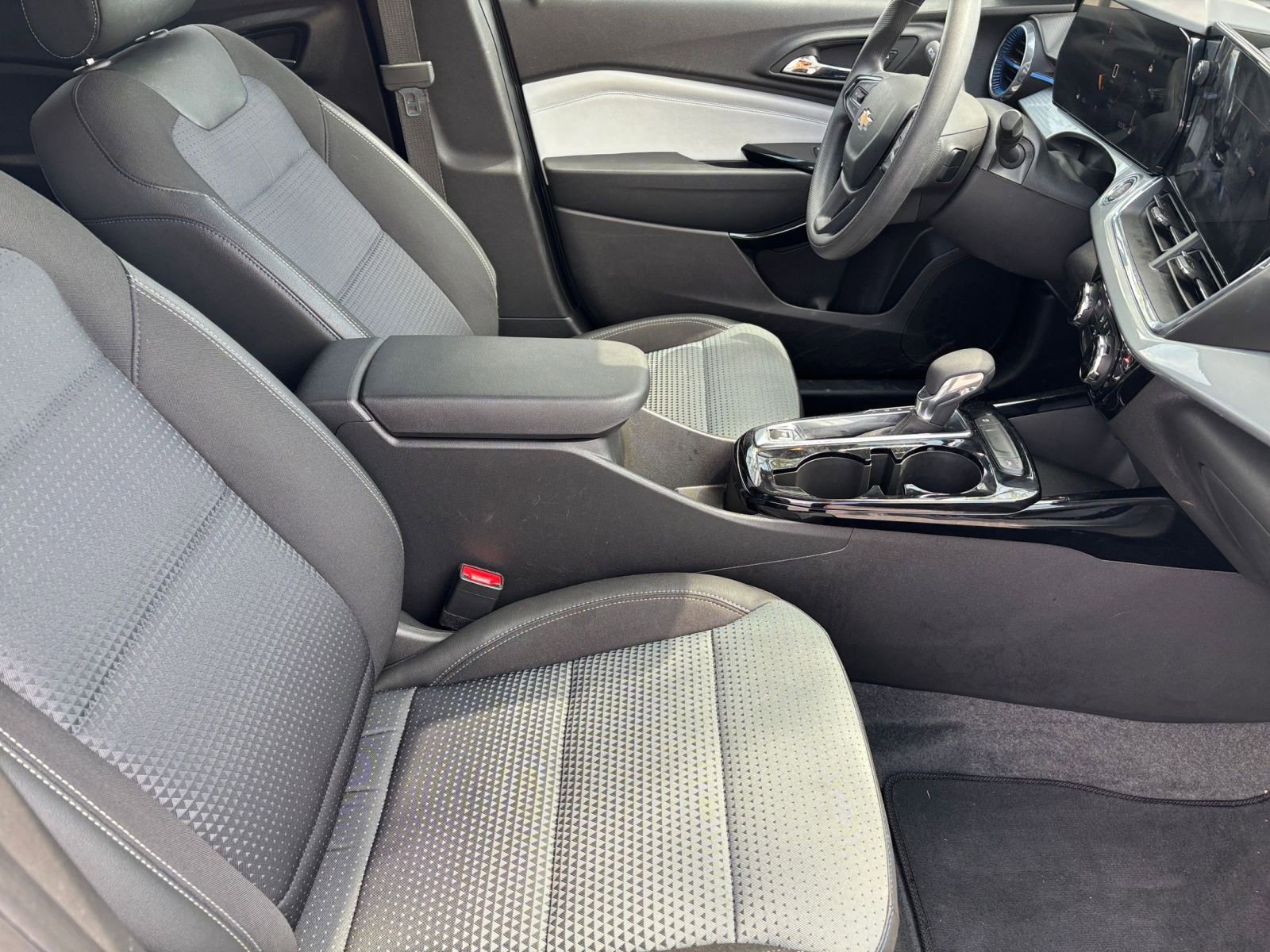 Thumbnail: 2025 Chevrolet Trax - 35