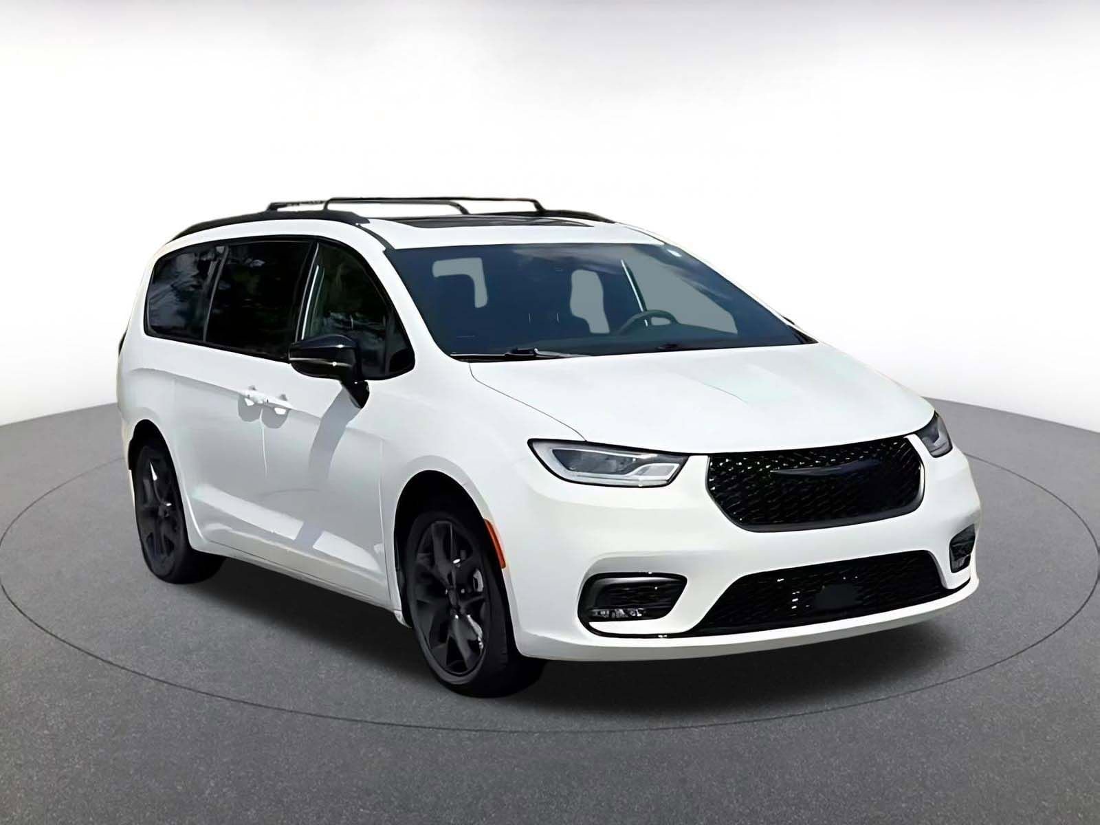 Thumbnail: 2025 Chrysler Pacifica - 3