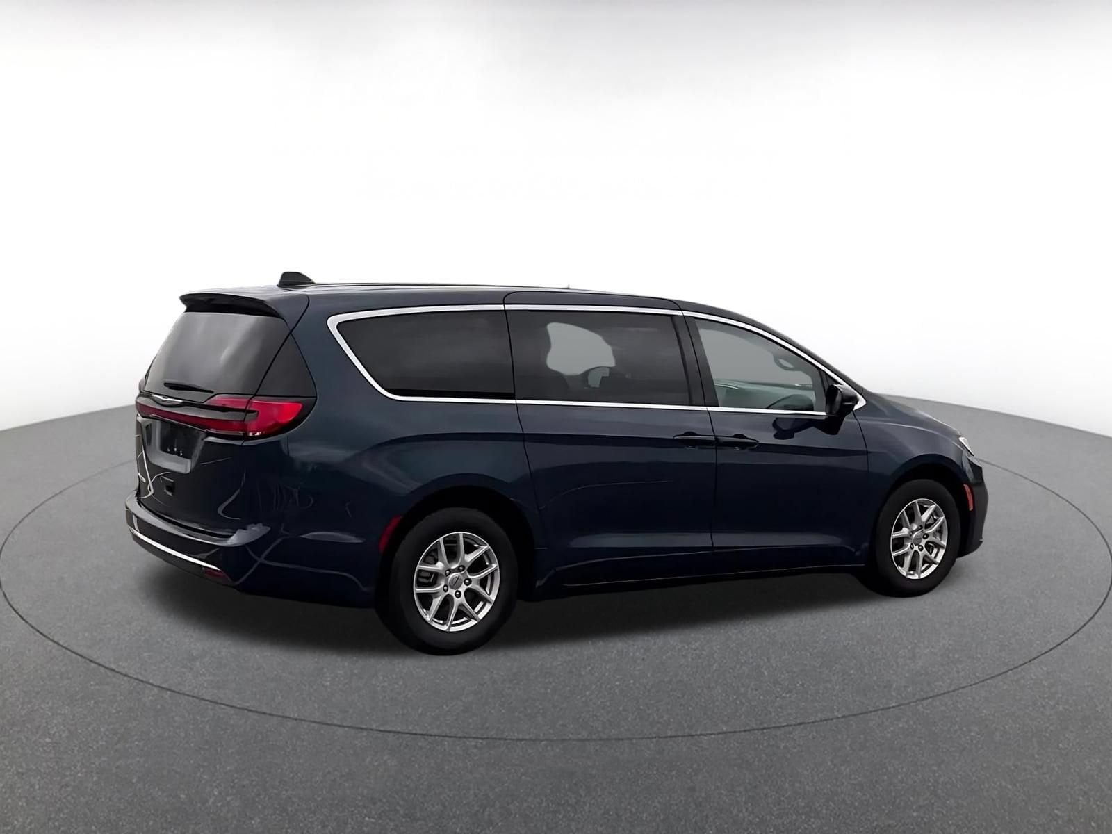 Thumbnail: 2025 Chrysler Pacifica - 15