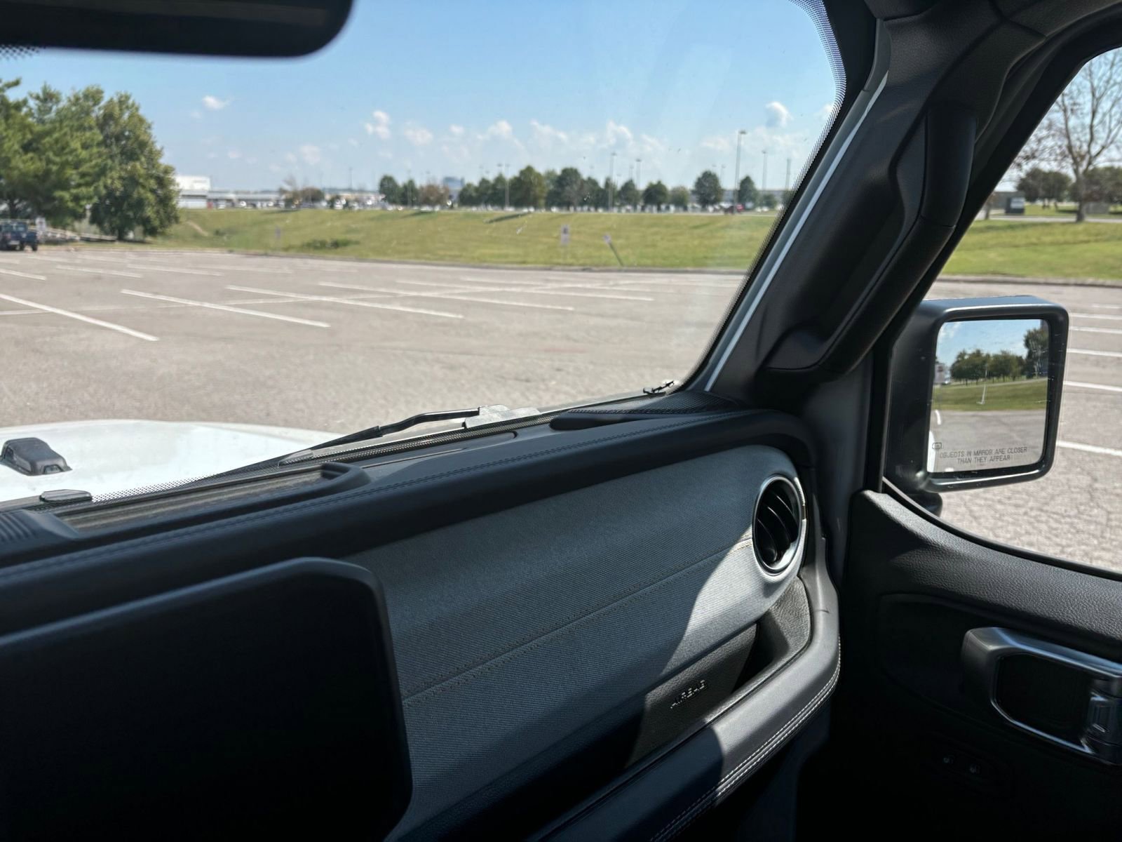 Thumbnail: 2025 Jeep Wrangler - 34