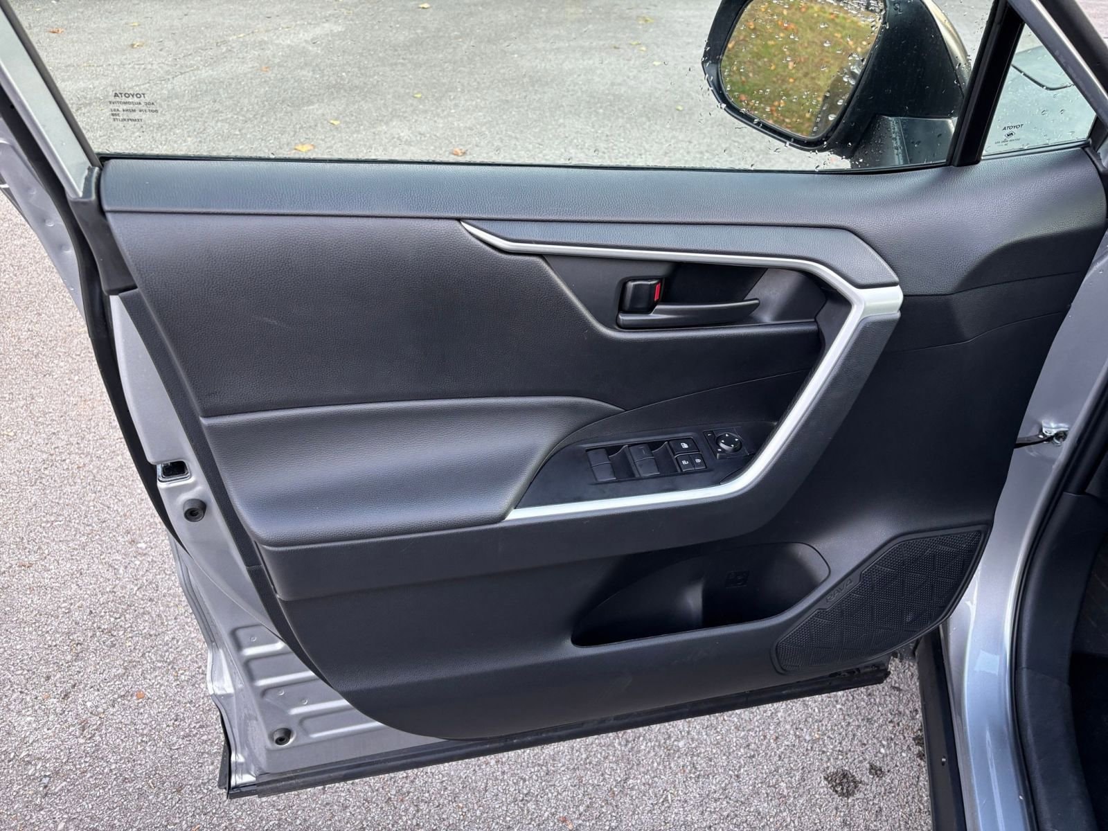 Thumbnail: 2025 Toyota RAV4 - 20