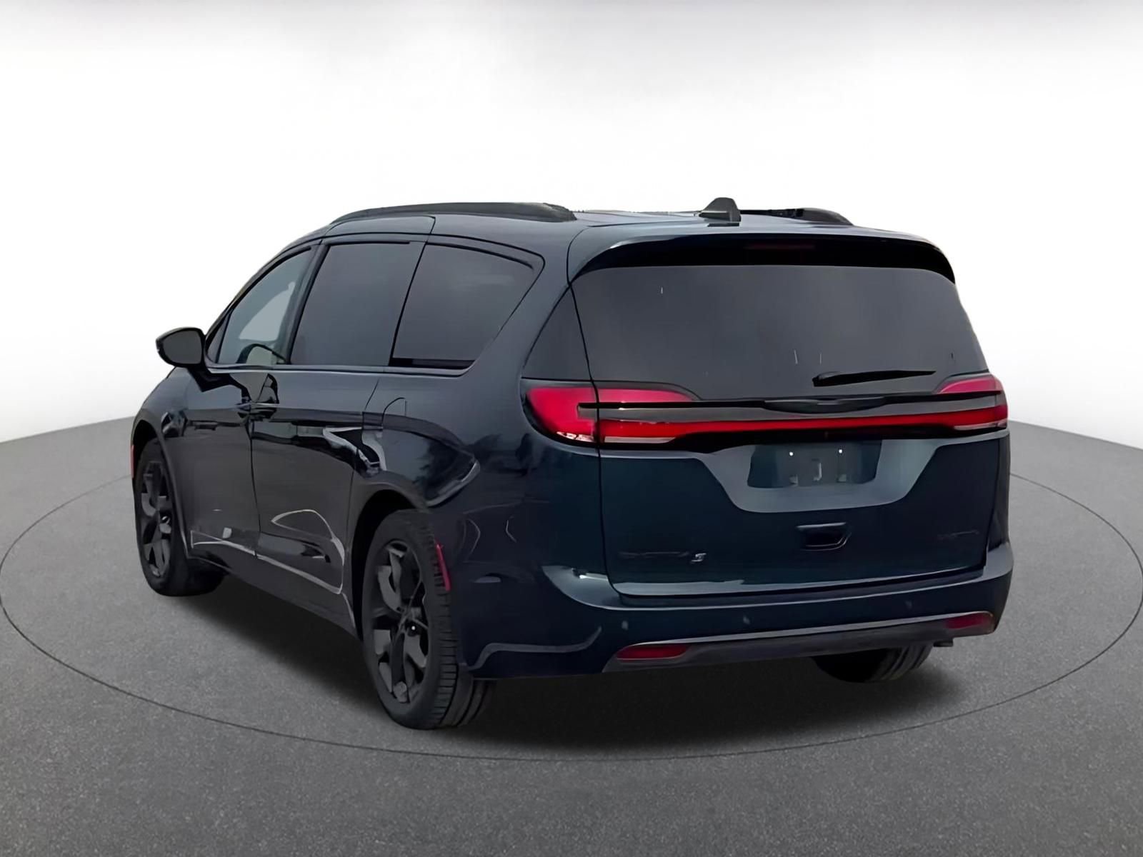 Thumbnail: 2025 Chrysler Pacifica - 11
