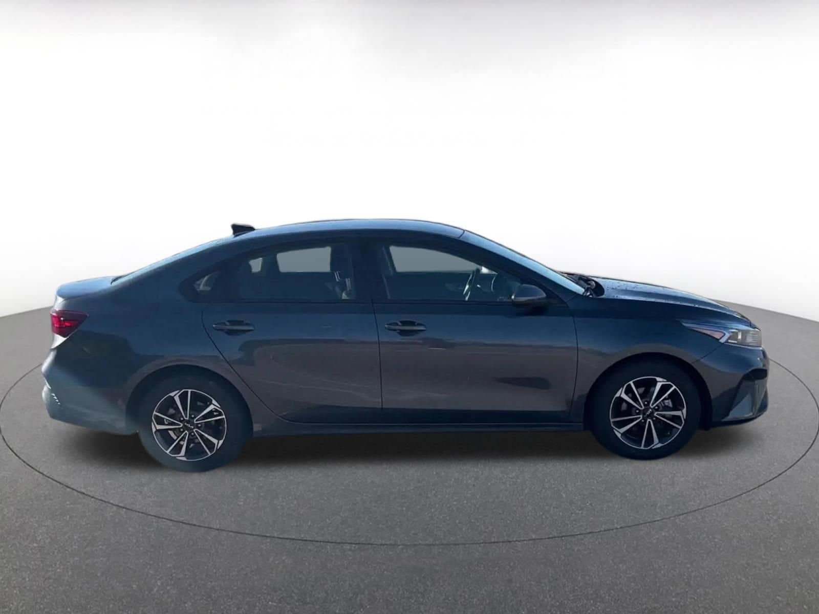 Thumbnail: 2024 Kia Forte - 16