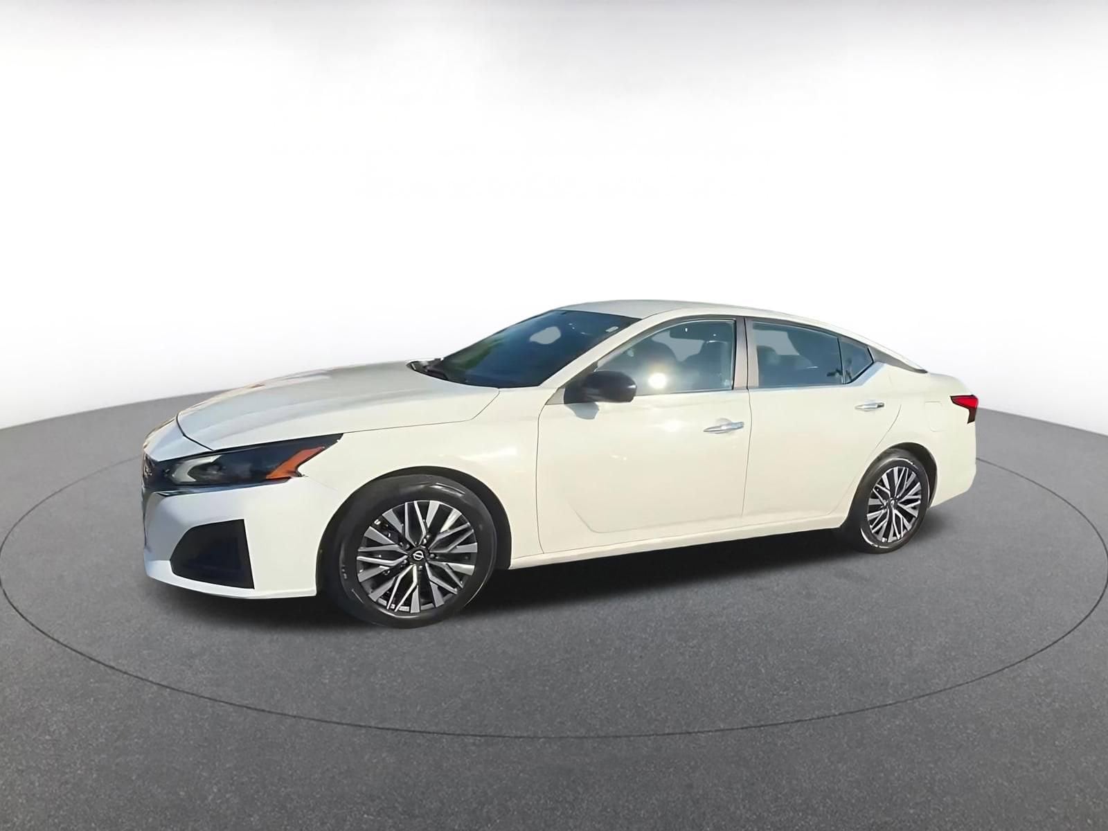 Thumbnail: 2025 Nissan Altima - 8