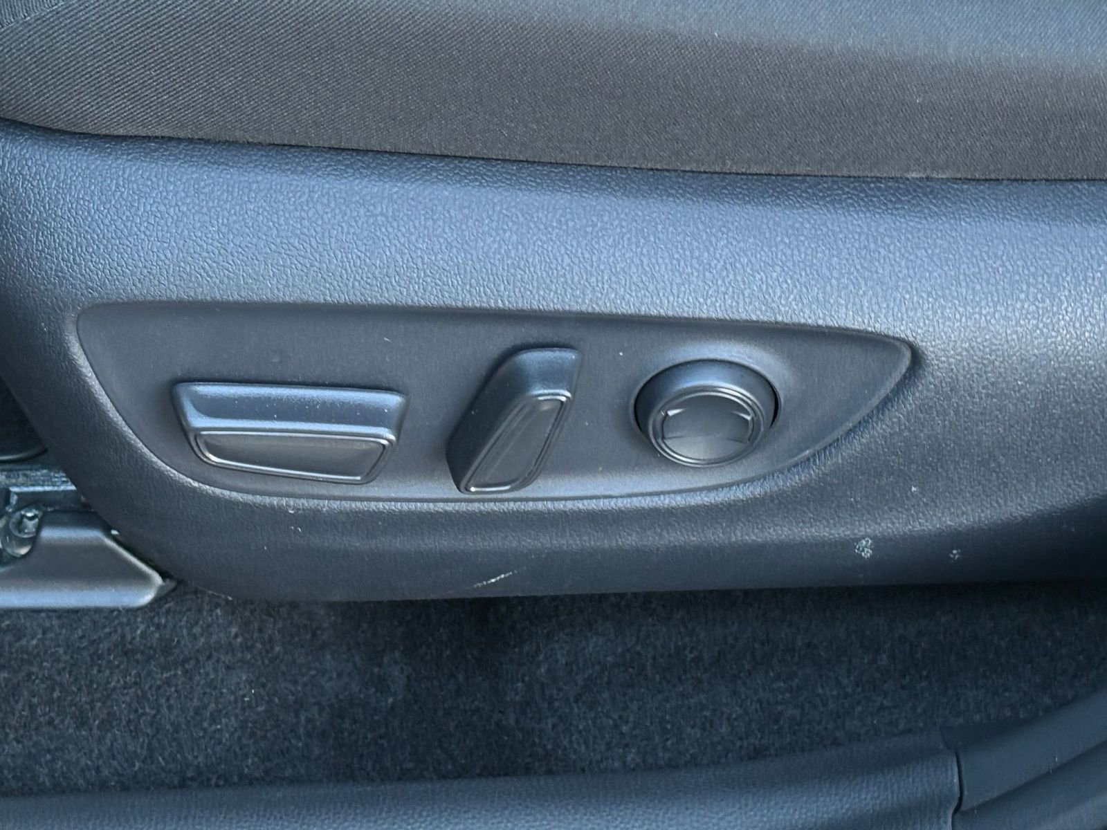 Thumbnail: 2025 Toyota RAV4 - 23